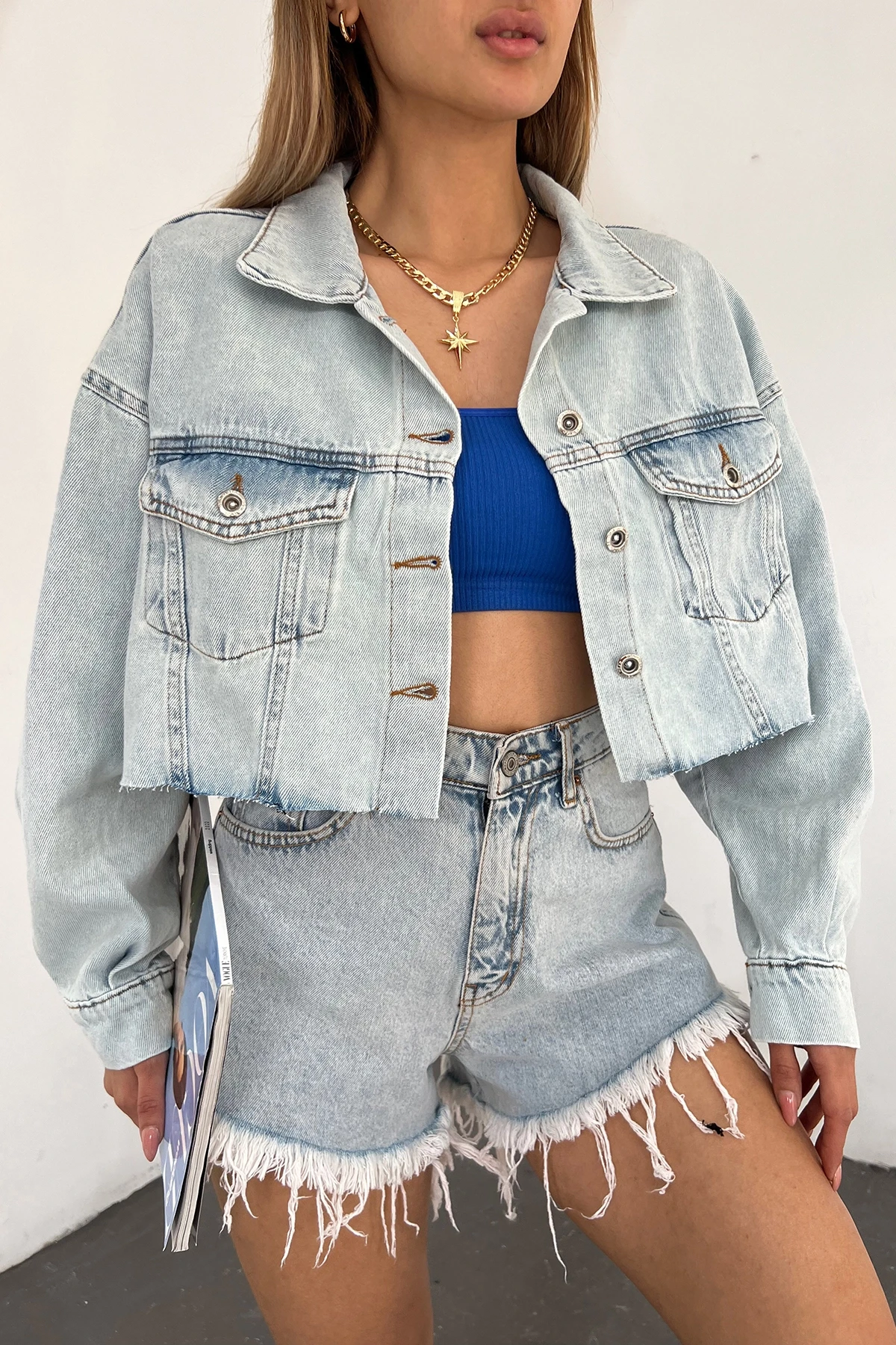 Buz Mavi Çift Cepli Lazer Kesim Yıkamalı Crop Denim Ceket