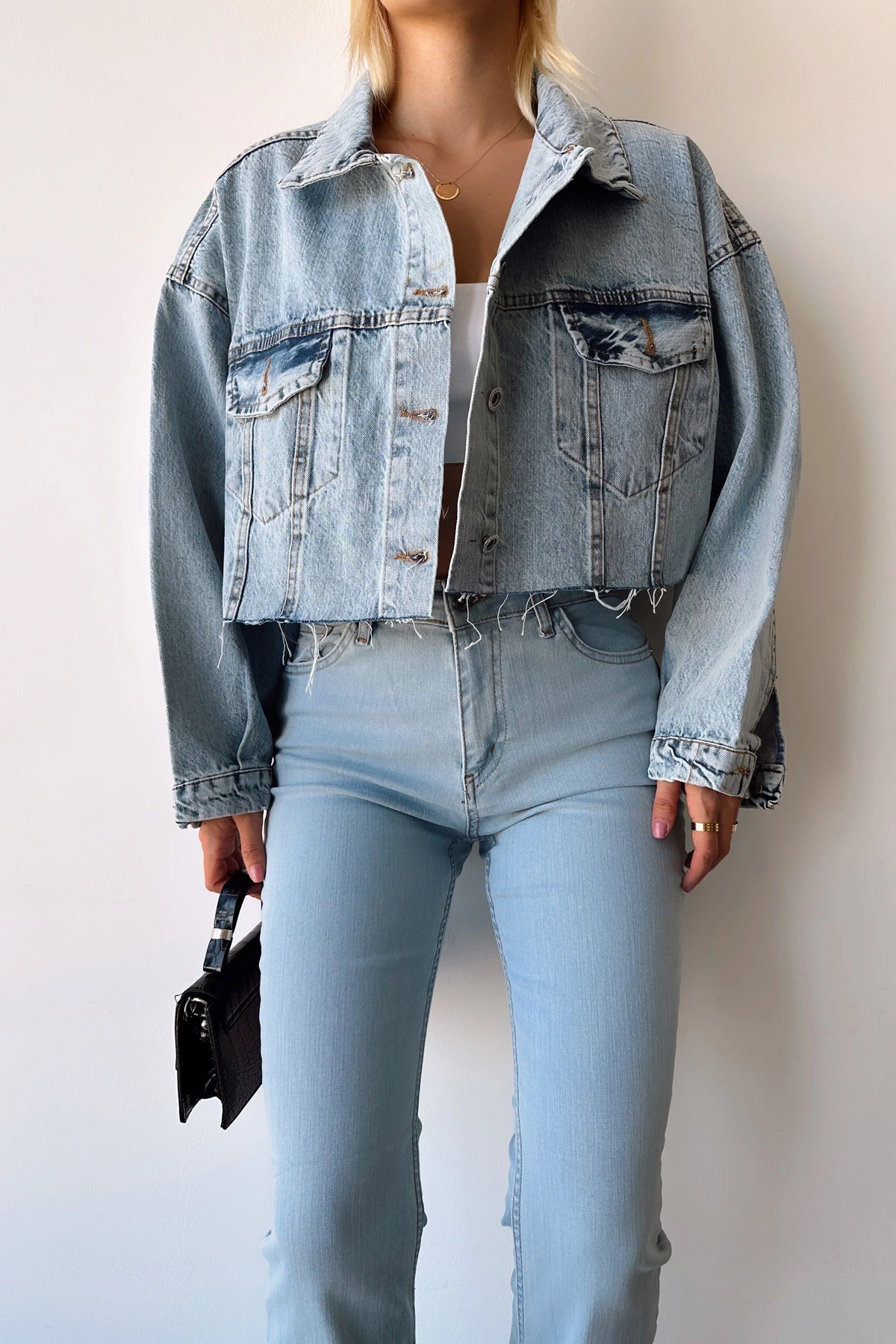 Buz Mavi Çift Cepli Lazer Kesim Yıkamalı Crop Denim Ceket