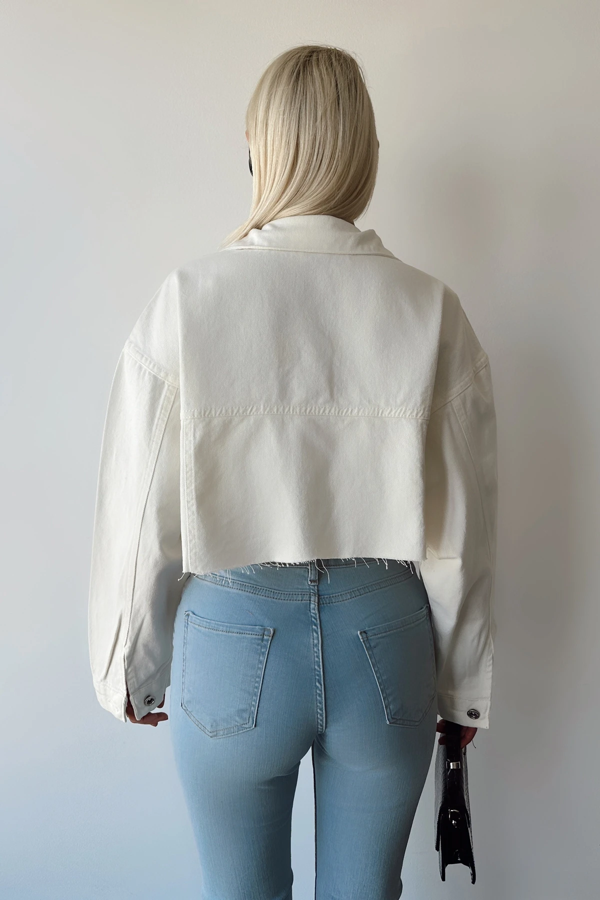 Ekru Çift Cepli Lazer Kesim Yıkamalı Crop Denim Ceket