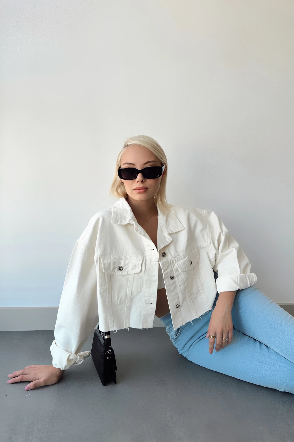Ekru Çift Cepli Lazer Kesim Yıkamalı Crop Denim Ceket