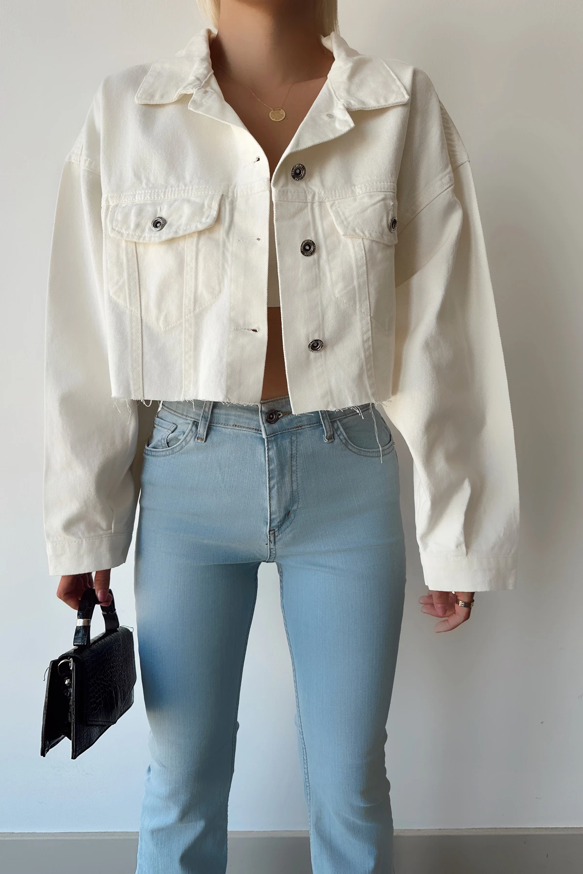 Ekru Çift Cepli Lazer Kesim Yıkamalı Crop Denim Ceket