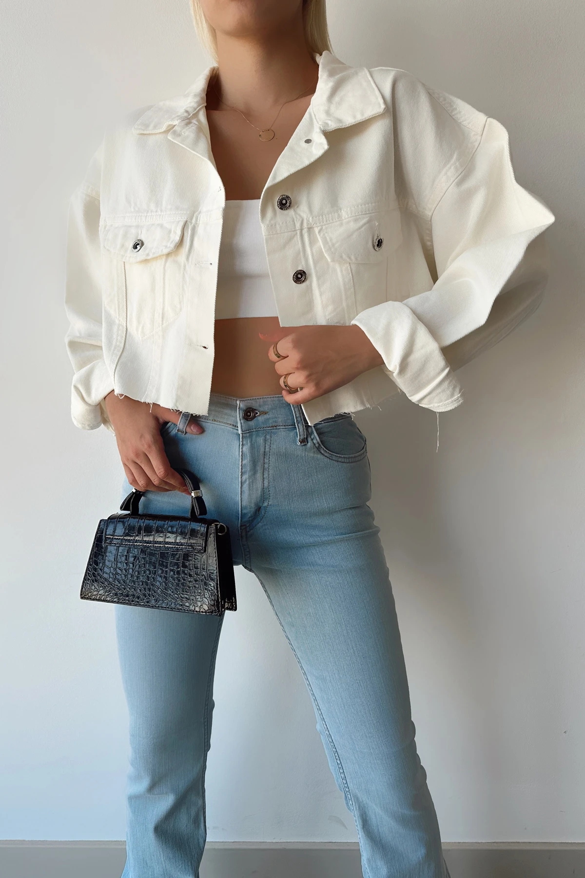 Ekru Çift Cepli Lazer Kesim Yıkamalı Crop Denim Ceket