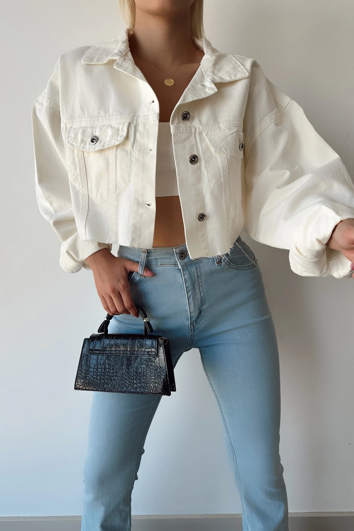 Ekru Çift Cepli Lazer Kesim Yıkamalı Crop Denim Ceket