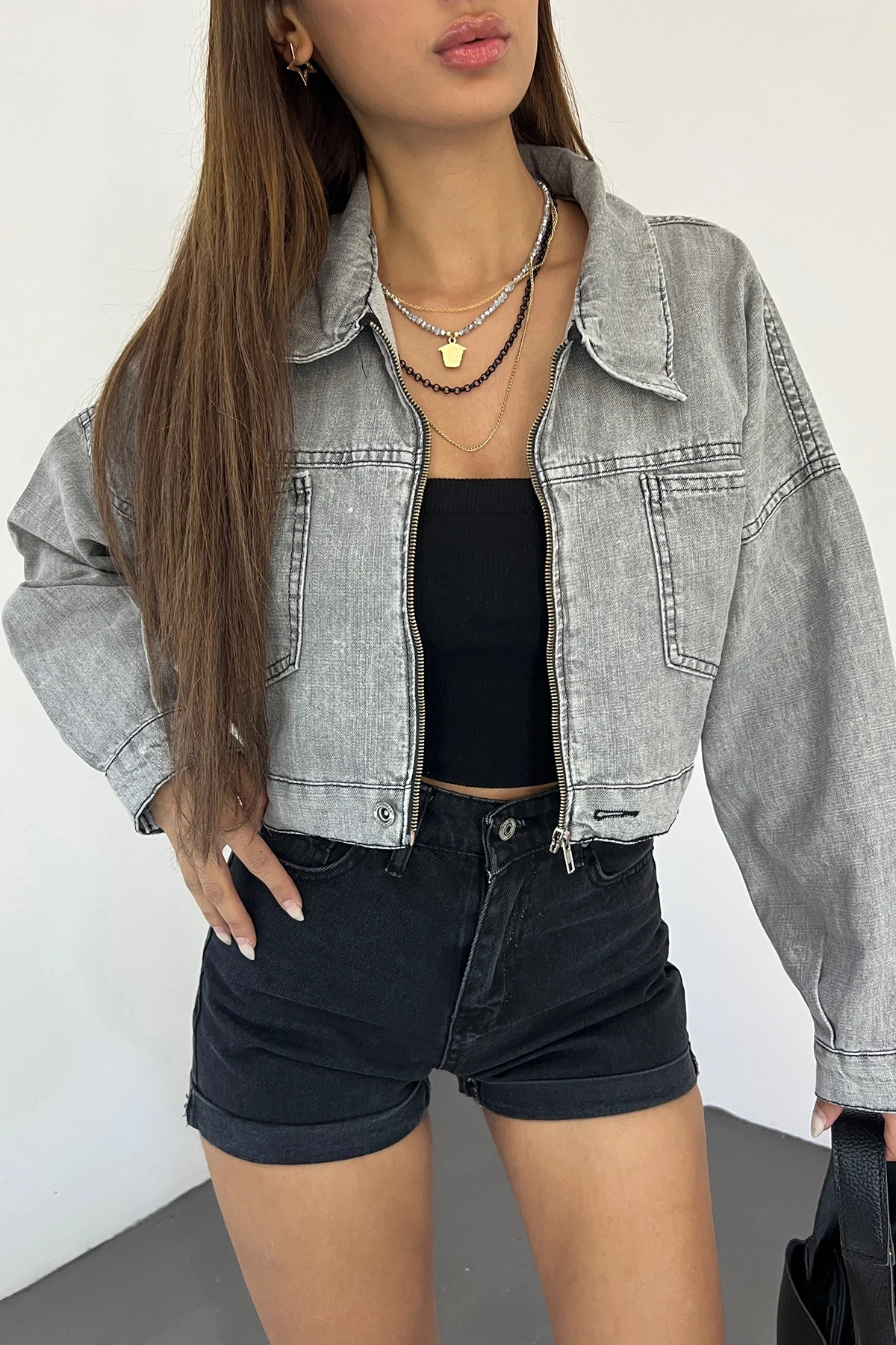 Gri Çift Cepli Fermuarlı Yıkamalı Crop Denim Ceket
