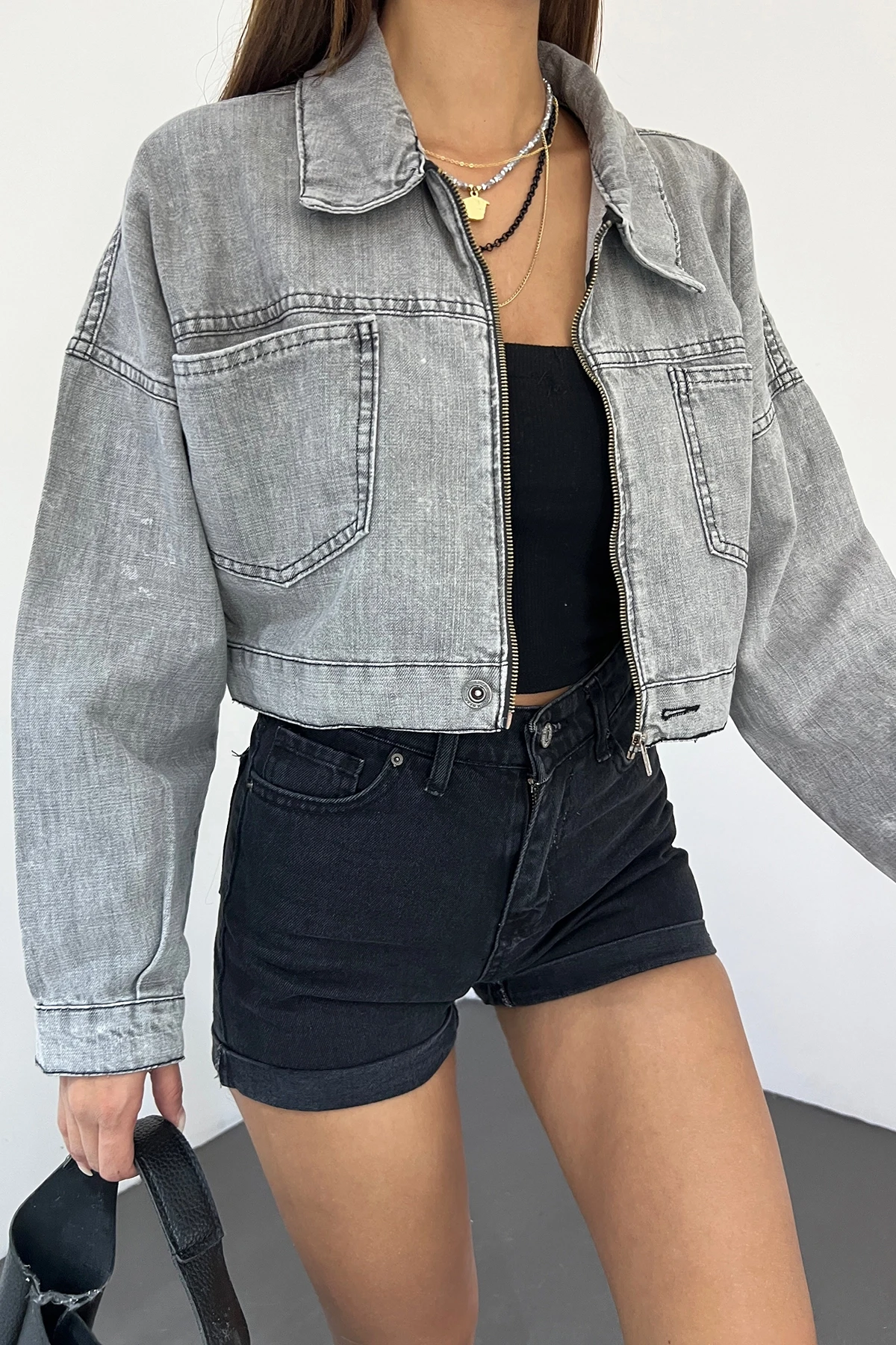 Gri Çift Cepli Fermuarlı Yıkamalı Crop Denim Ceket