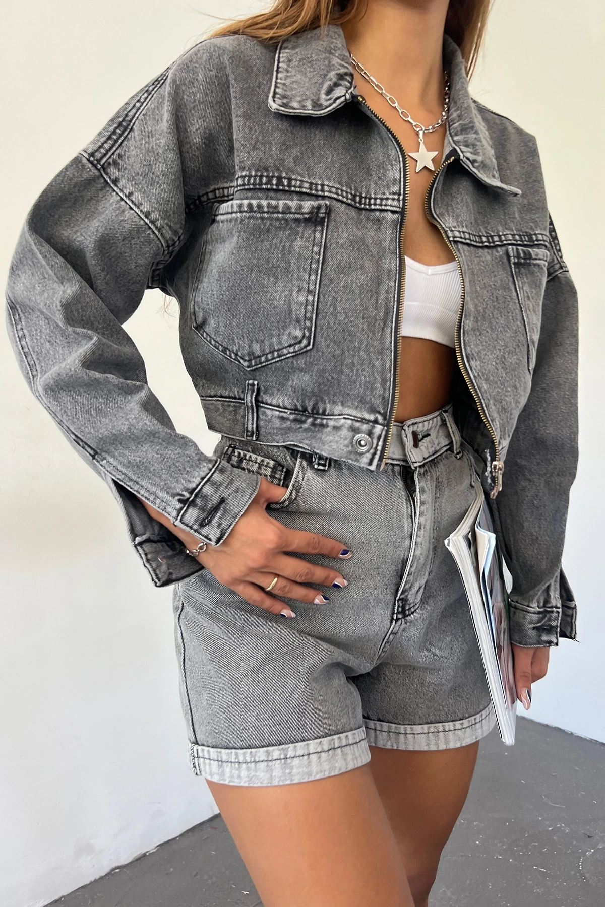 Koyu Antrasit Çift Cepli Fermuarlı Yıkamalı Crop Denim Ceket