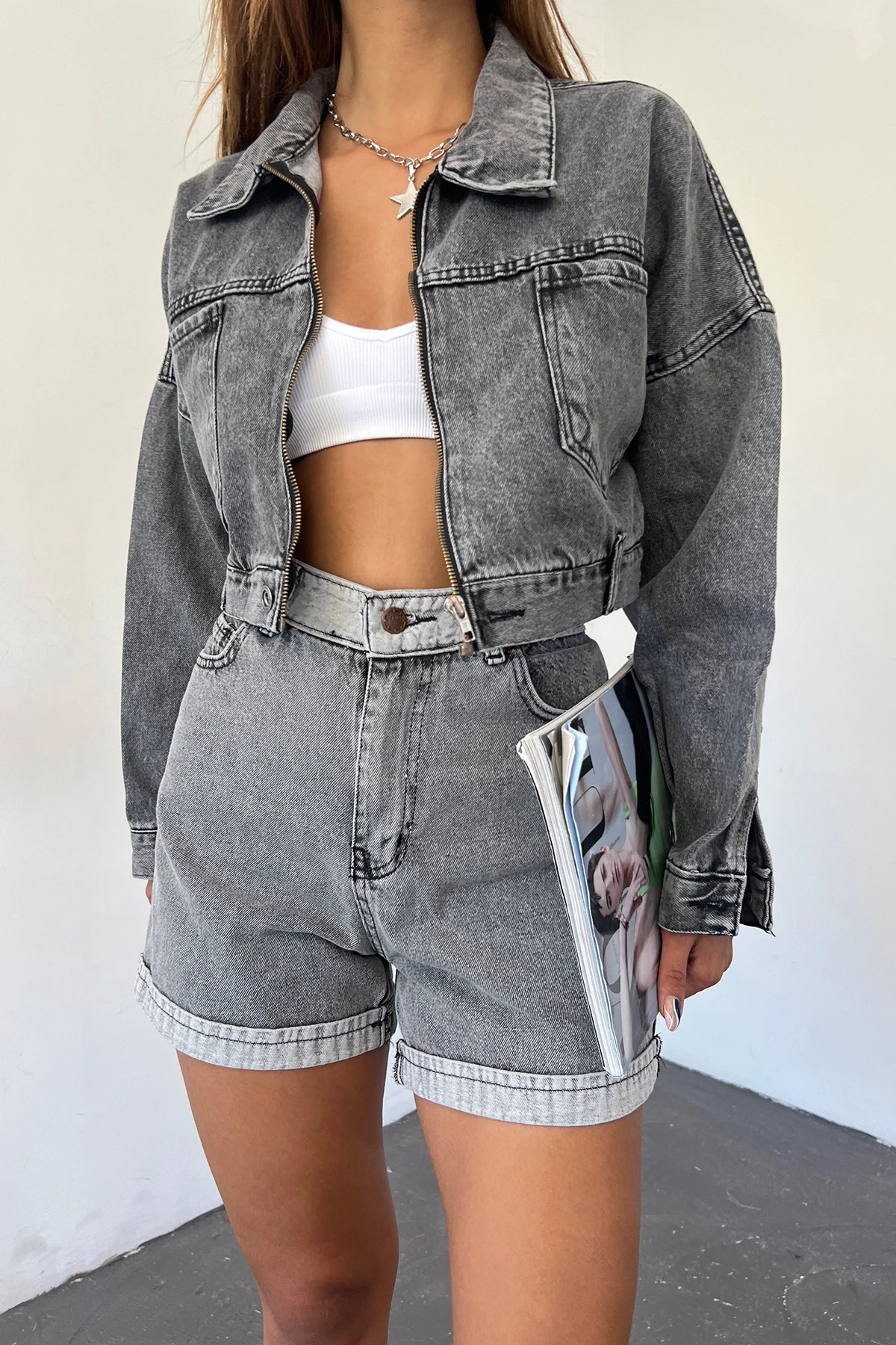 Koyu Antrasit Çift Cepli Fermuarlı Yıkamalı Crop Denim Ceket
