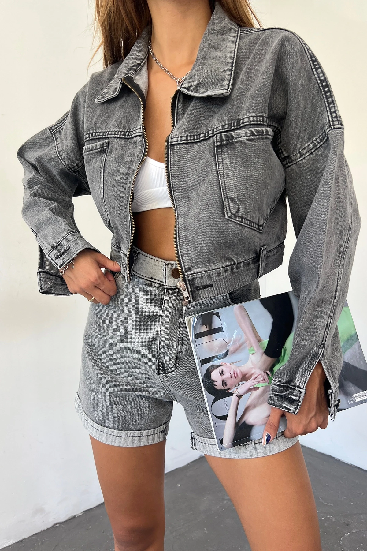 Koyu Antrasit Çift Cepli Fermuarlı Yıkamalı Crop Denim Ceket