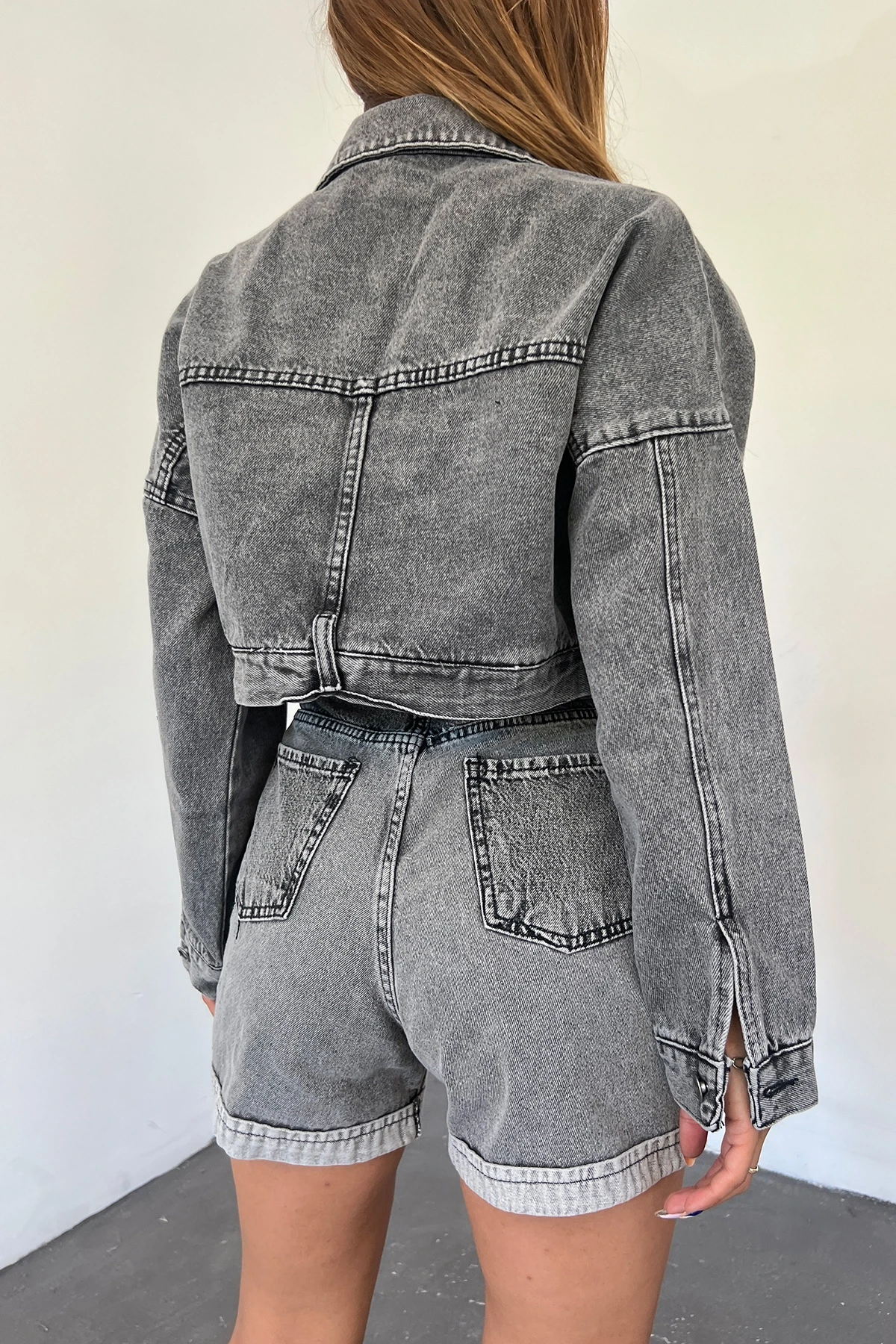Koyu Antrasit Çift Cepli Fermuarlı Yıkamalı Crop Denim Ceket