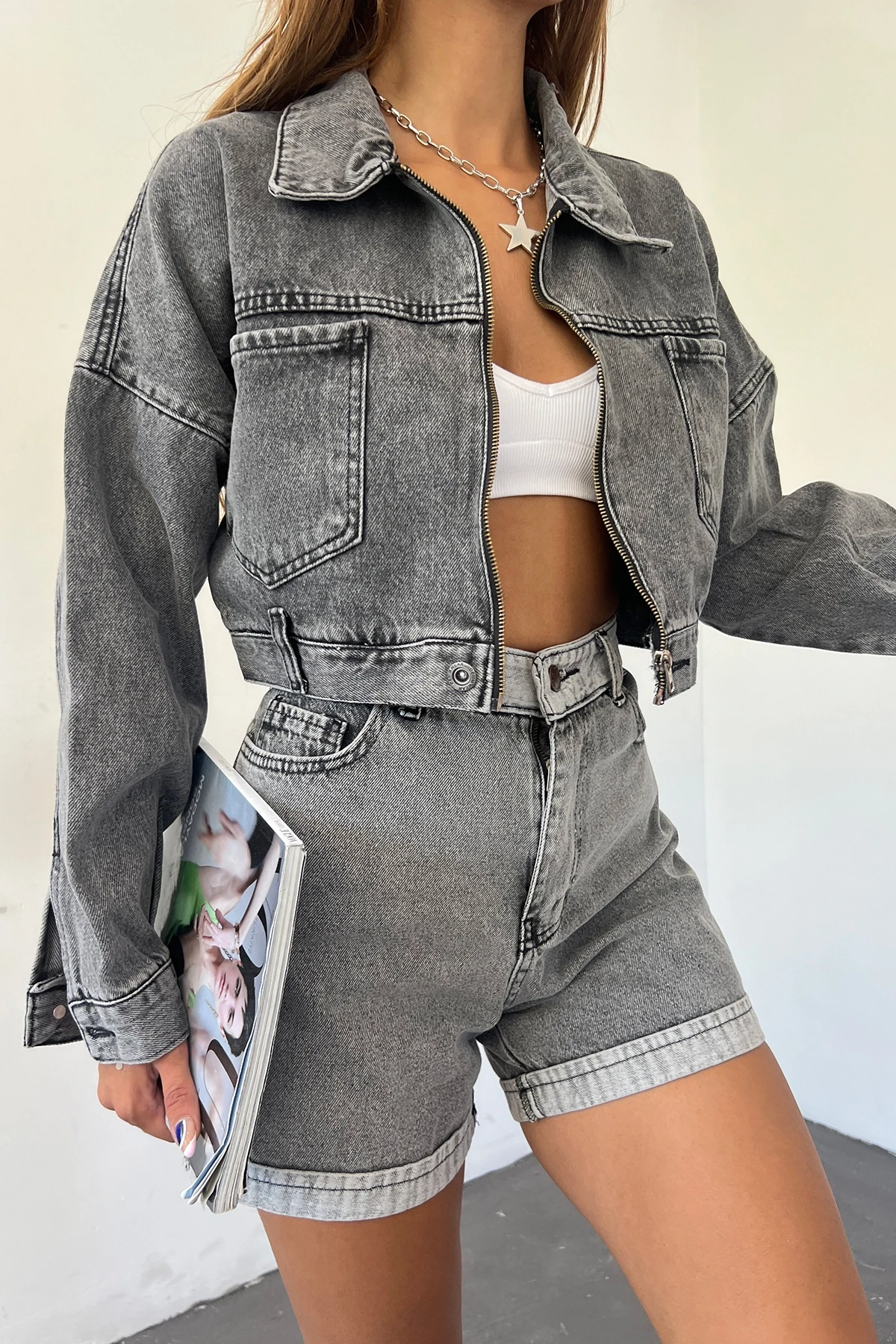 Koyu Antrasit Çift Cepli Fermuarlı Yıkamalı Crop Denim Ceket
