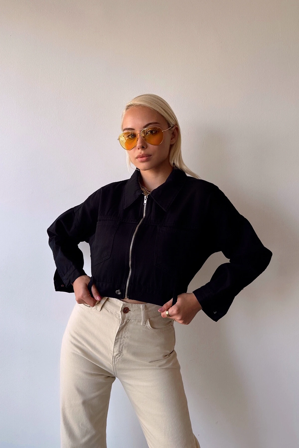 Siyah Çift Cepli Fermuarlı Yıkamalı Crop Denim Ceket
