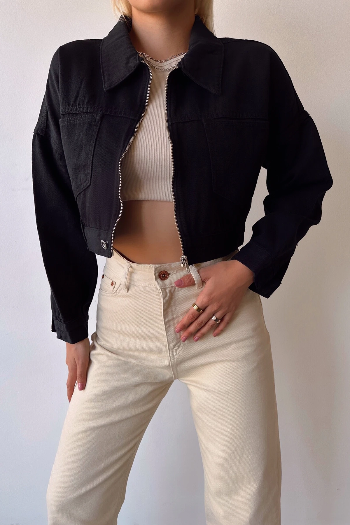 Siyah Çift Cepli Fermuarlı Yıkamalı Crop Denim Ceket