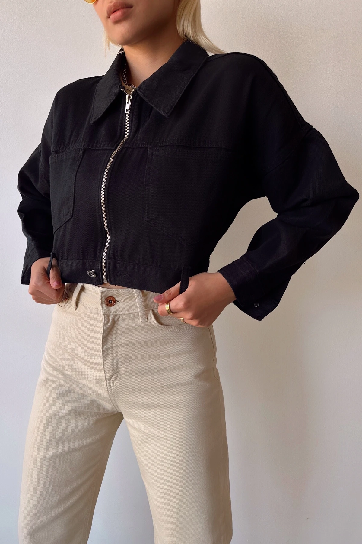 Siyah Çift Cepli Fermuarlı Yıkamalı Crop Denim Ceket