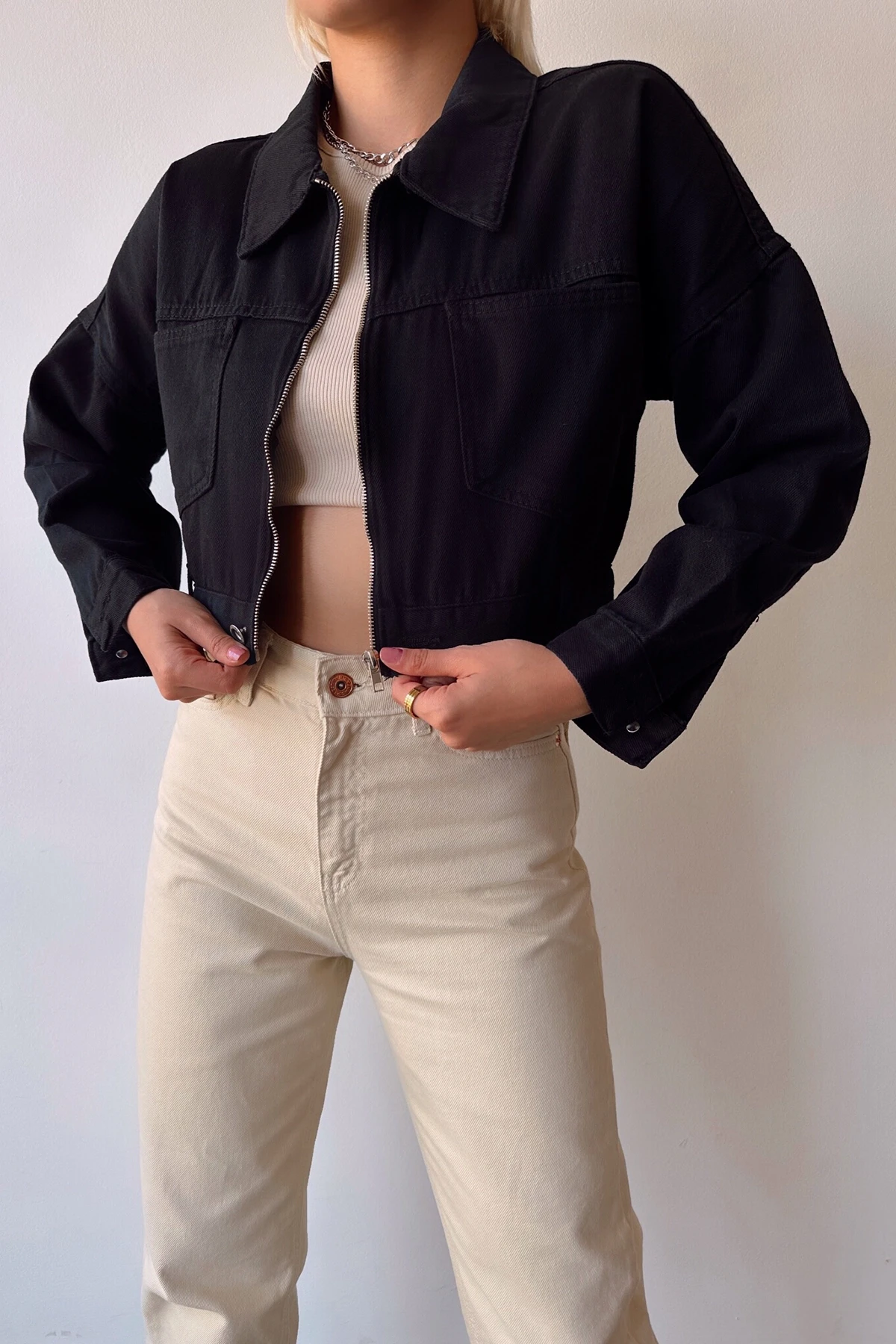 Siyah Çift Cepli Fermuarlı Yıkamalı Crop Denim Ceket