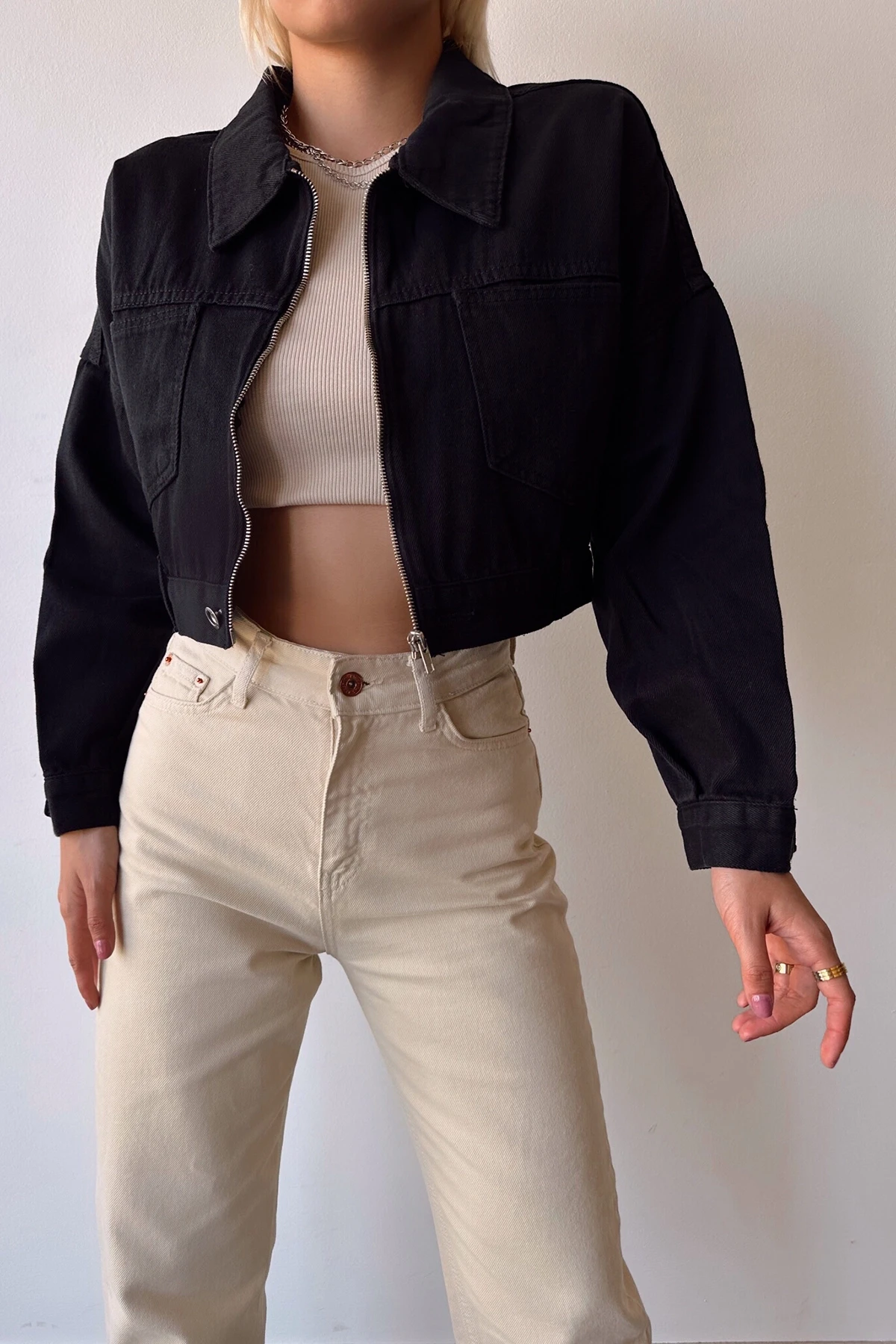 Siyah Çift Cepli Fermuarlı Yıkamalı Crop Denim Ceket