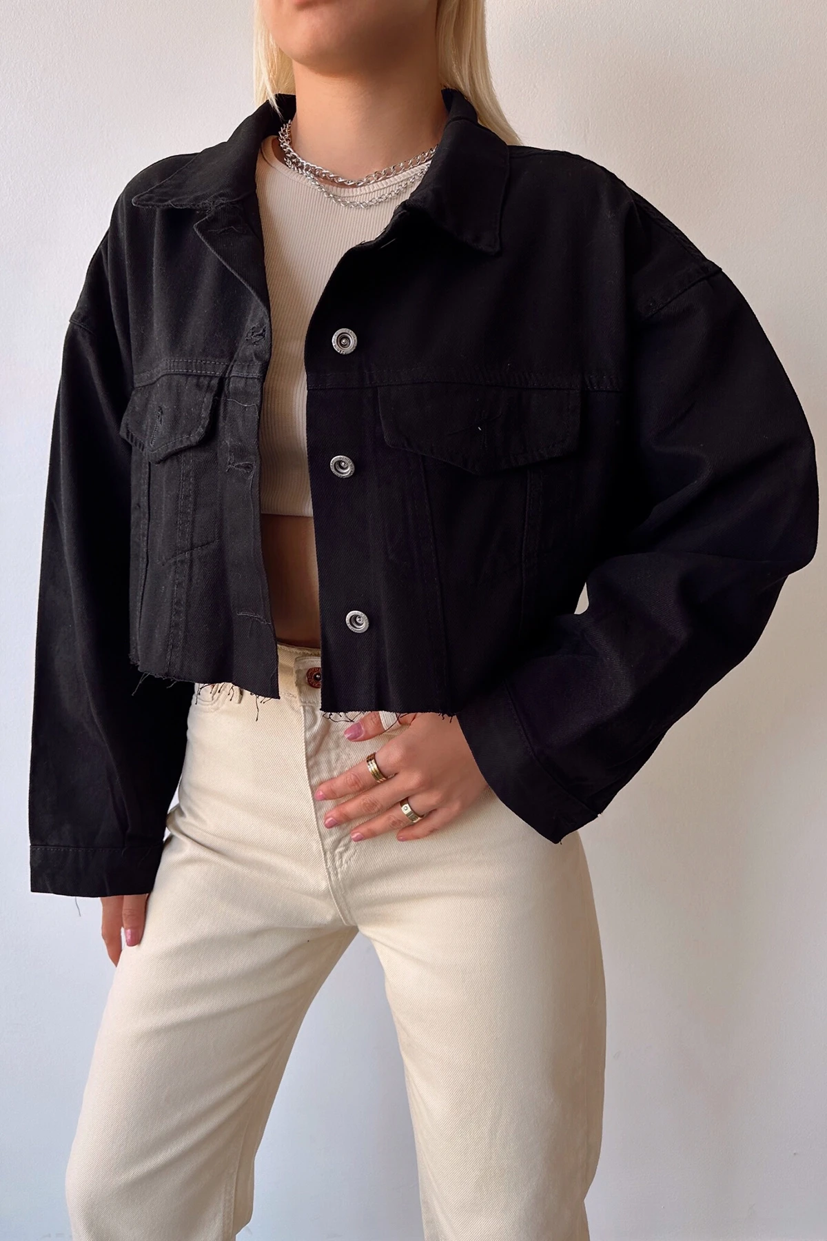 Siyah Çift Cepli Lazer Kesim Yıkamalı Crop Denim Ceket