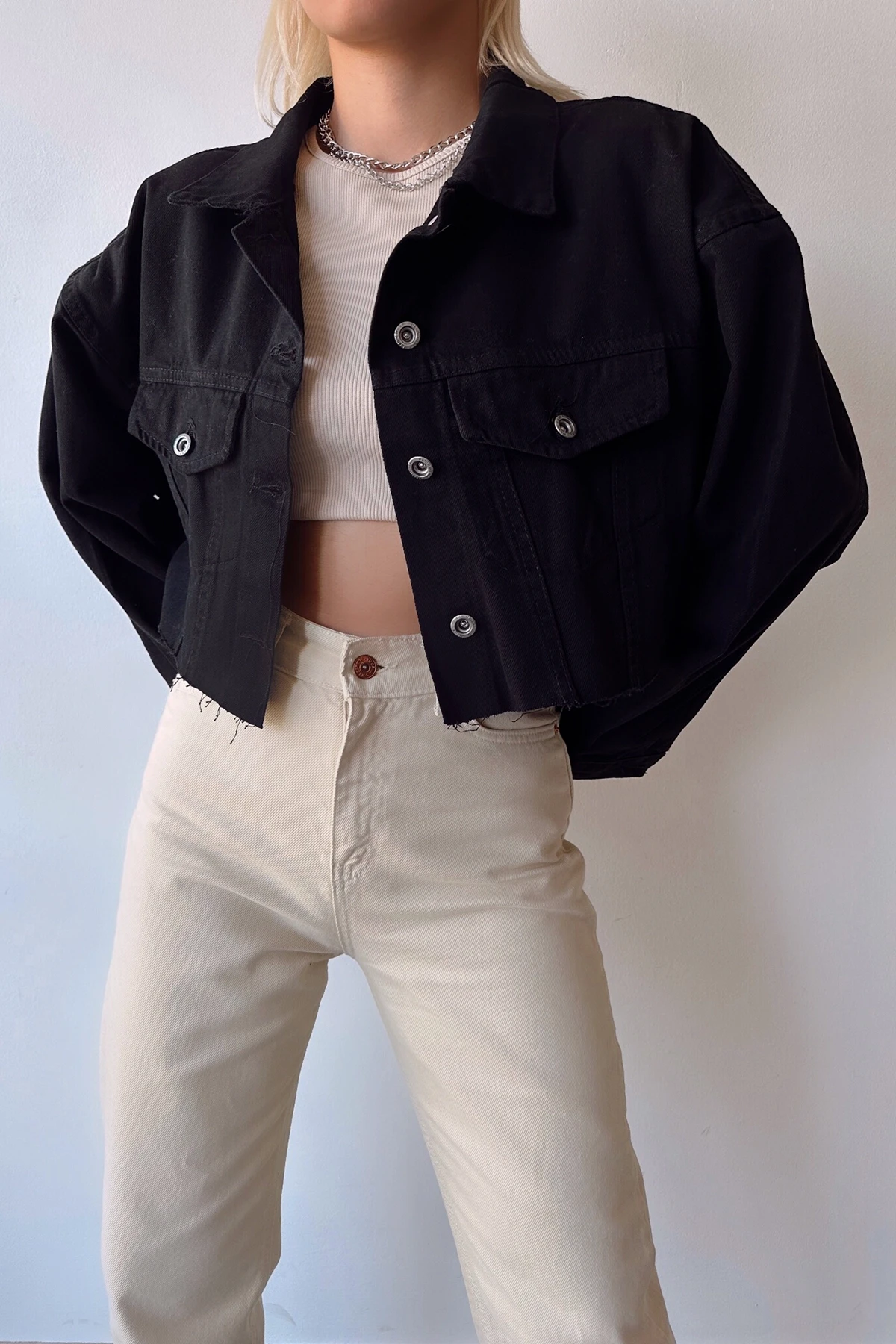 Siyah Çift Cepli Lazer Kesim Yıkamalı Crop Denim Ceket