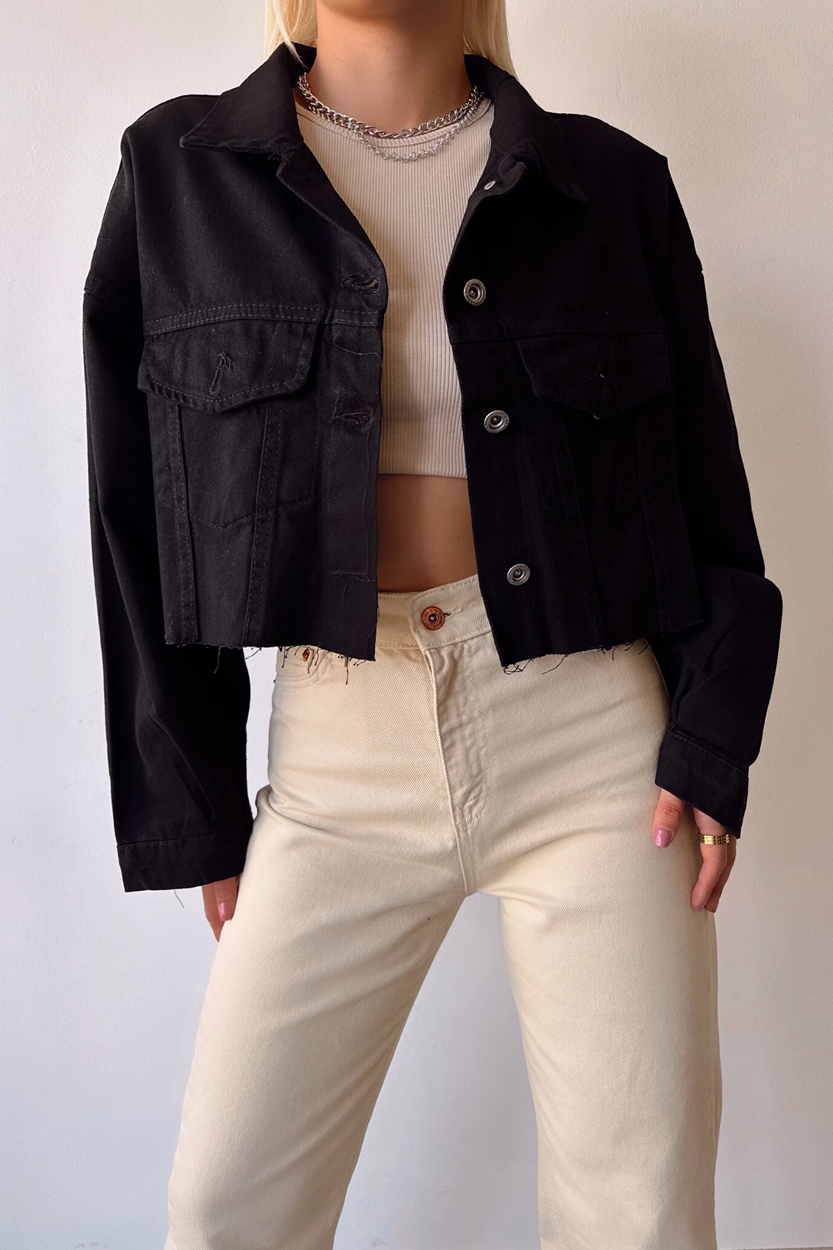 Siyah Çift Cepli Lazer Kesim Yıkamalı Crop Denim Ceket