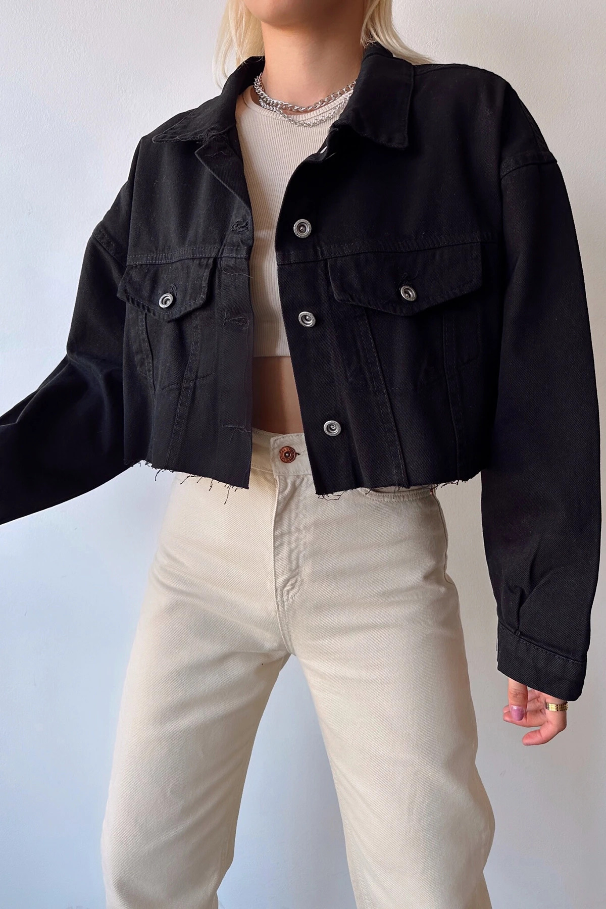 Siyah Çift Cepli Lazer Kesim Yıkamalı Crop Denim Ceket