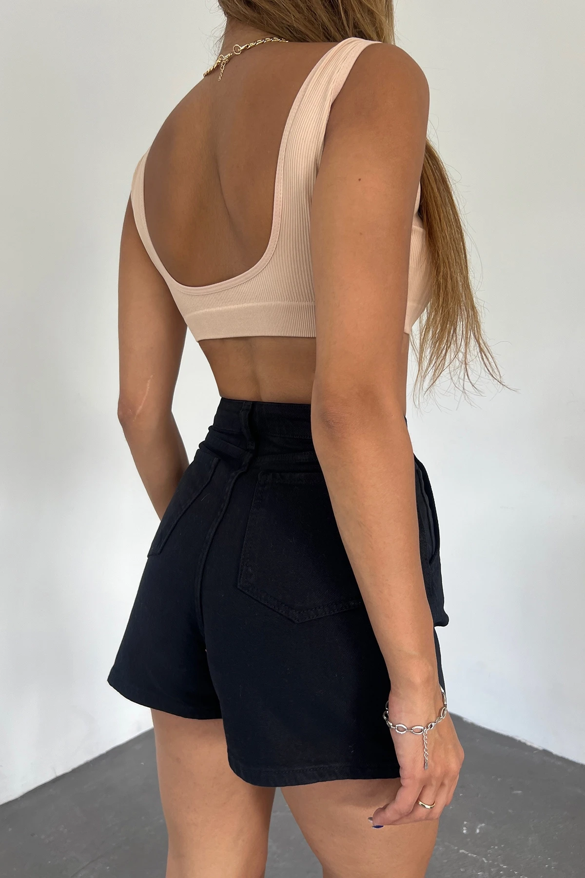 Siyah Çift Cepli Pileli Mini Denim Şort