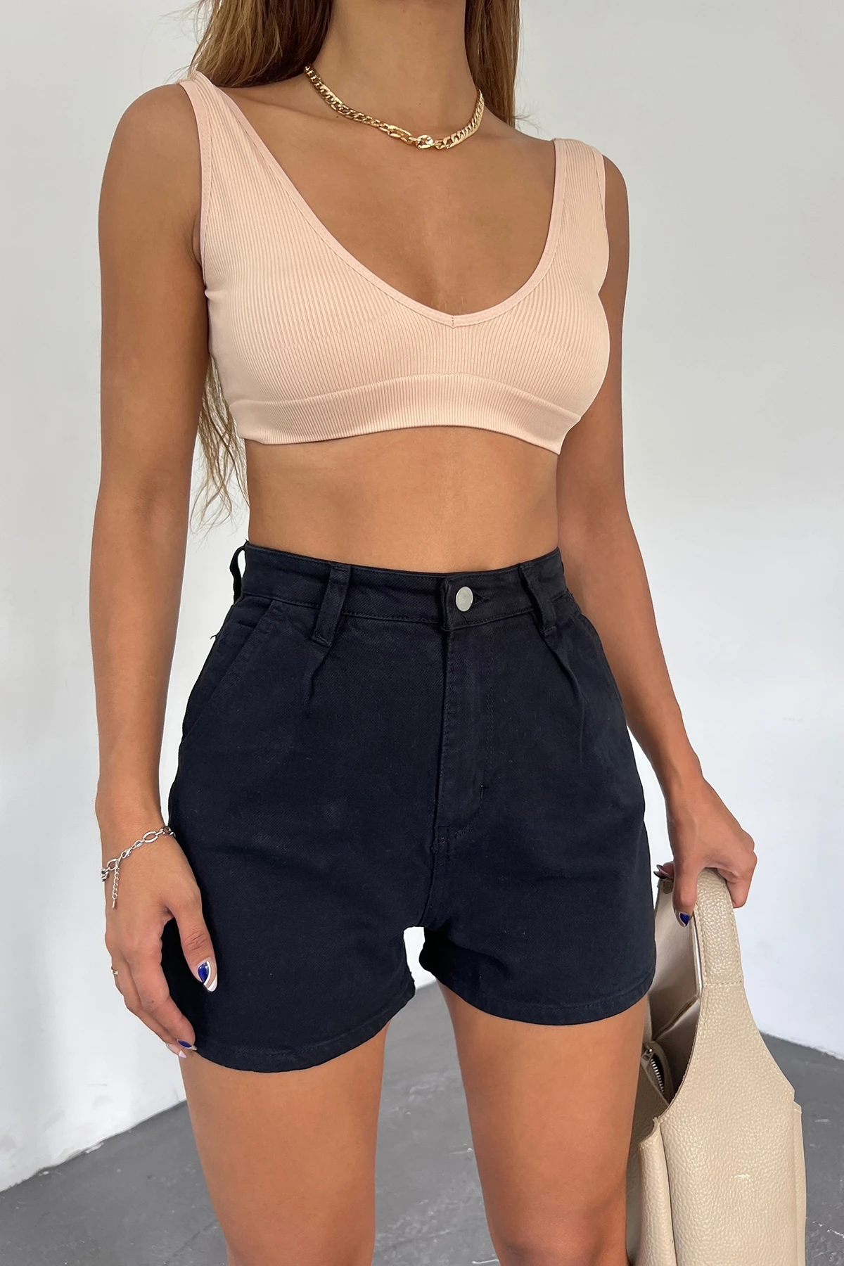 Siyah Çift Cepli Pileli Mini Denim Şort