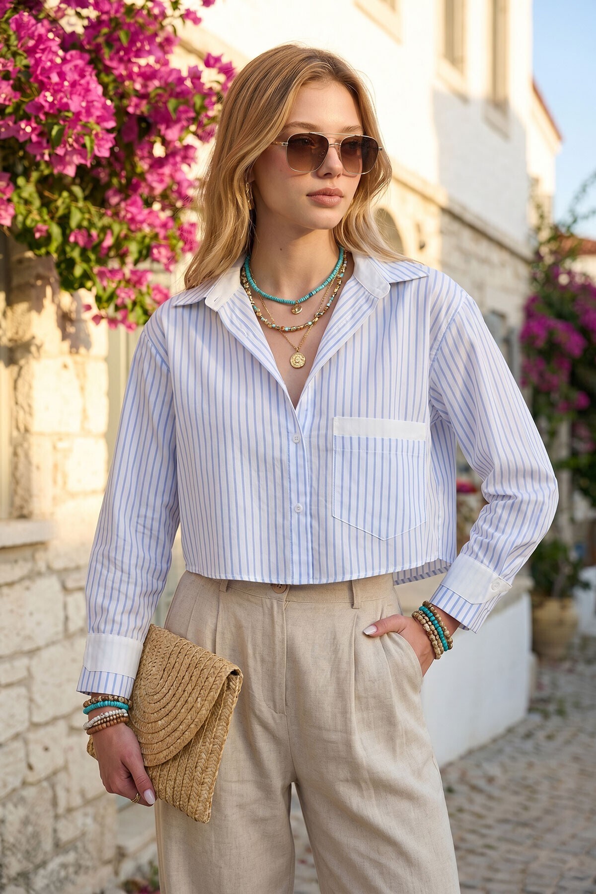Beyaz Mavi Manşet Ve Cepleri Garnili Çizgili Oversize Crop Dokuma Gömlek