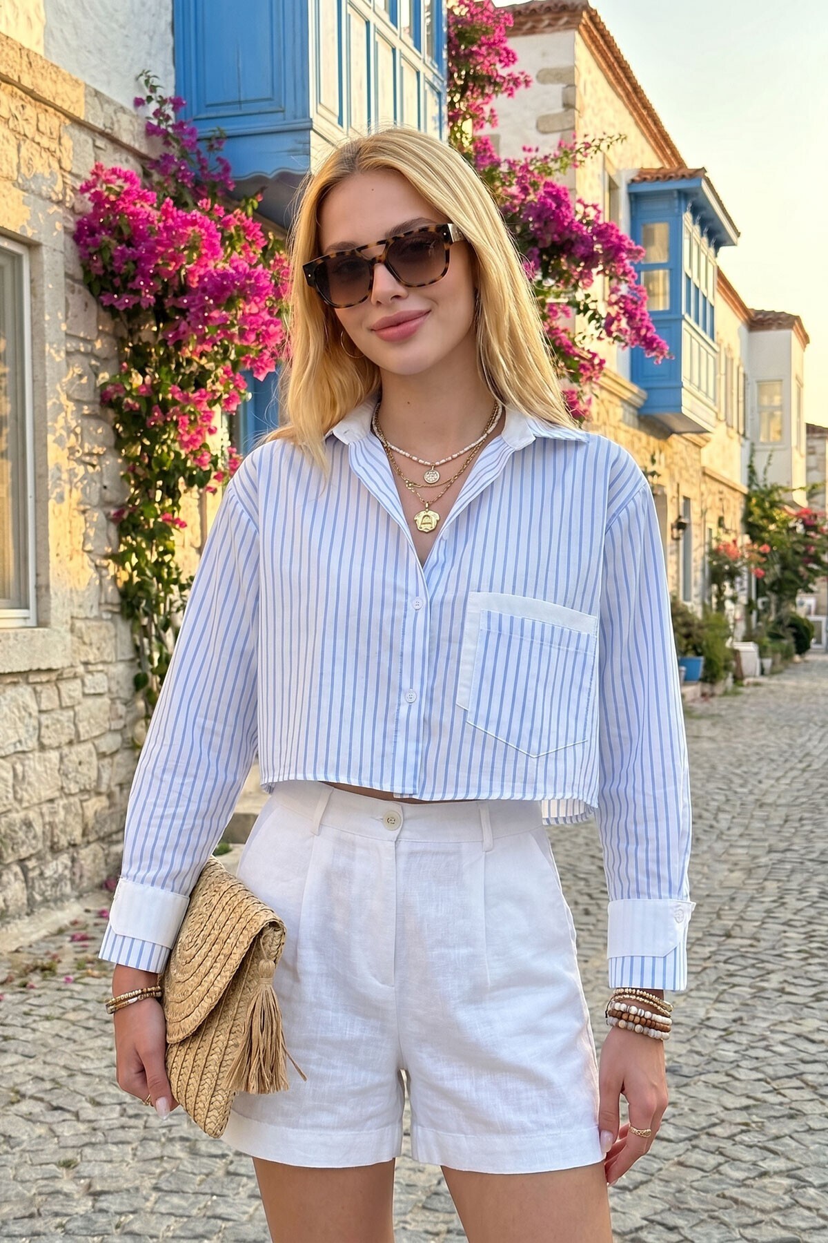 Beyaz Mavi Manşet Ve Cepleri Garnili Çizgili Oversize Crop Dokuma Gömlek