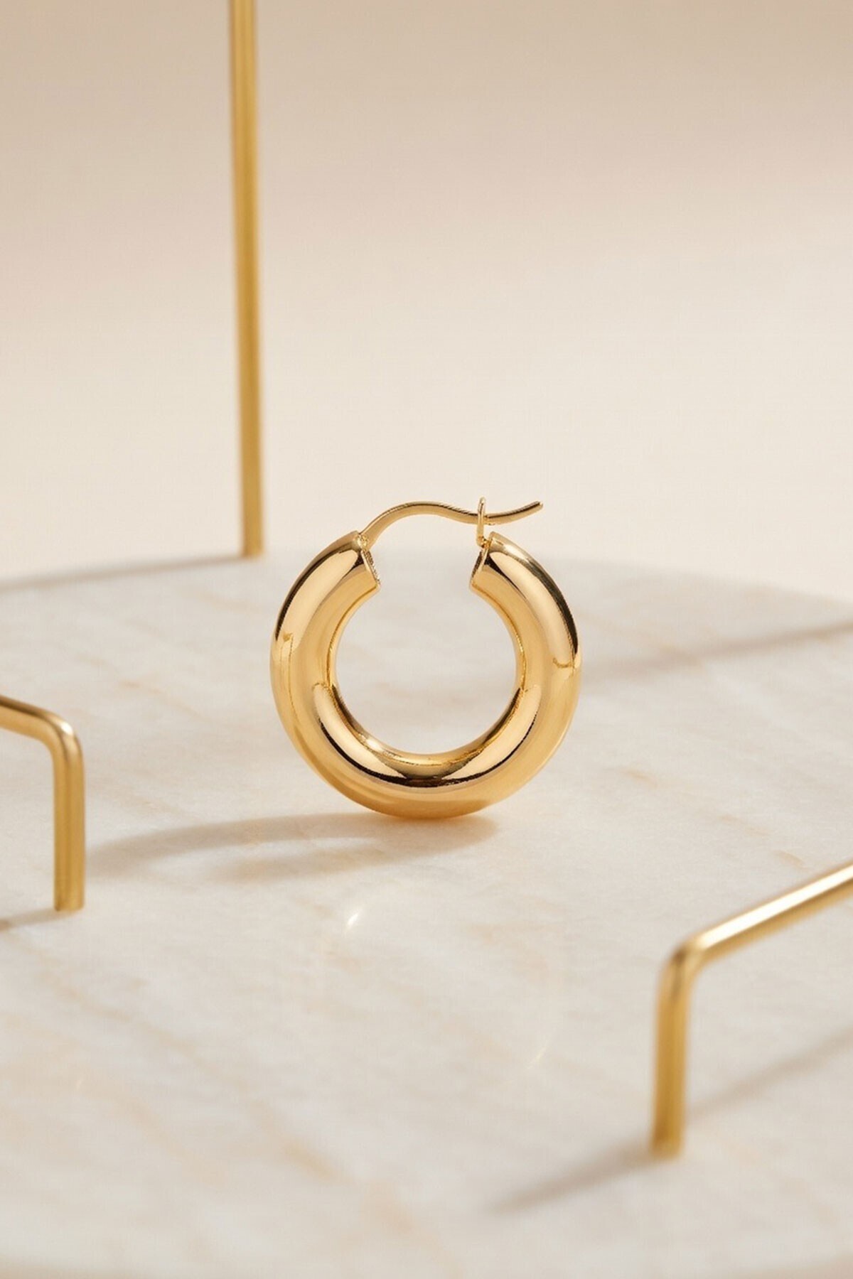 Gold Oval Kenarlı Mini Halka Küpe