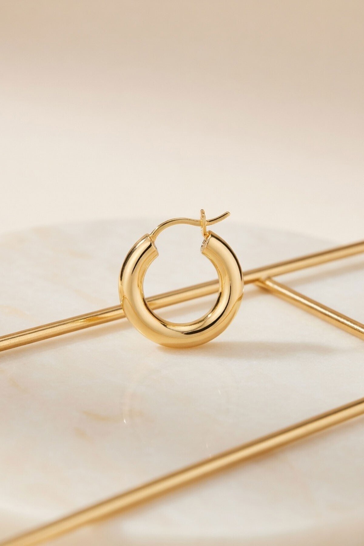 Gold Oval Kenarlı Mini Halka Küpe
