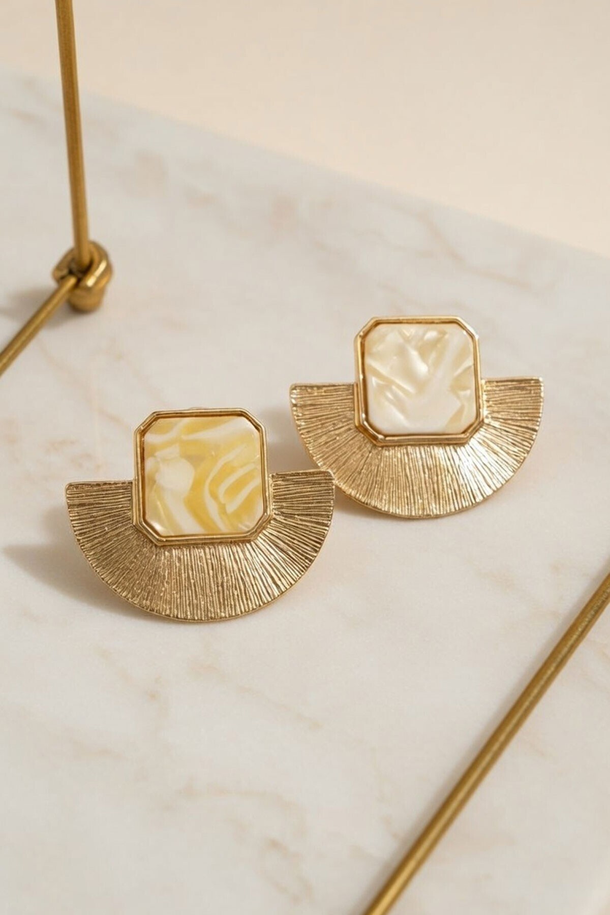 Gold Sedef Taşlı Yelpaze Küpe