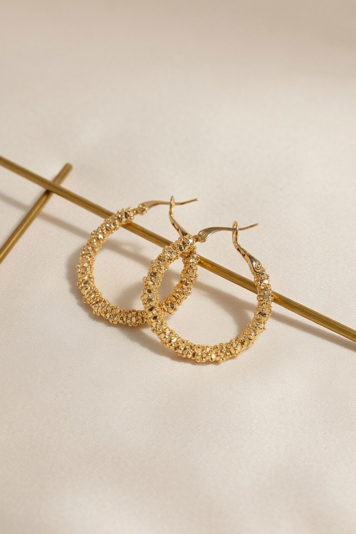 Gold Taşlı Halka Küpe