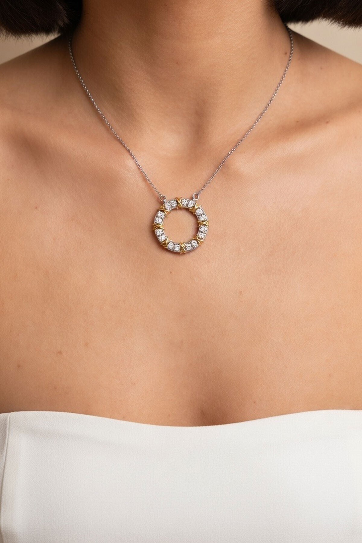 Silver İnce Zincirli Yuvarlak Taşlı Özel Model Kolye