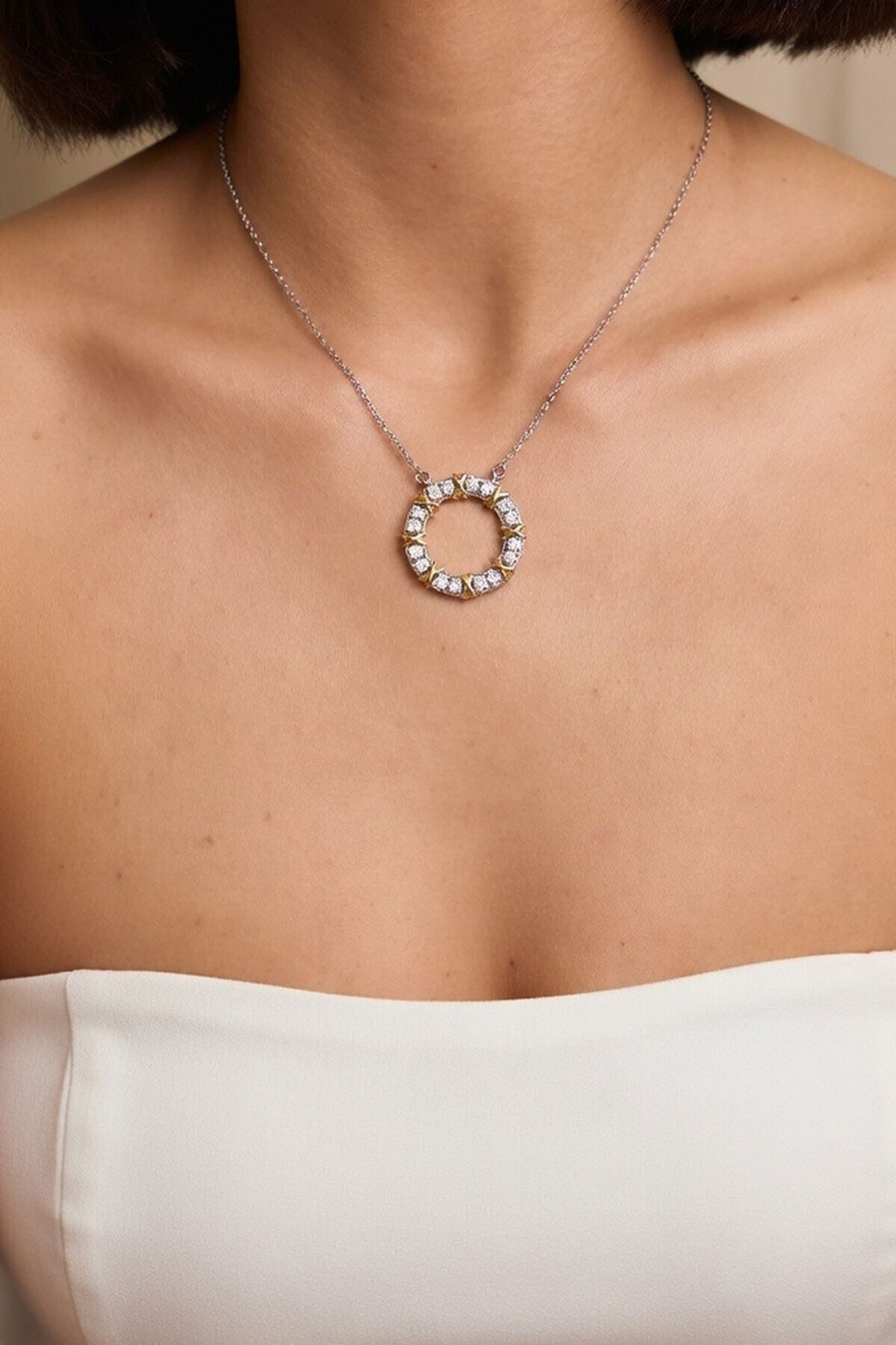 Silver İnce Zincirli Yuvarlak Taşlı Özel Model Kolye