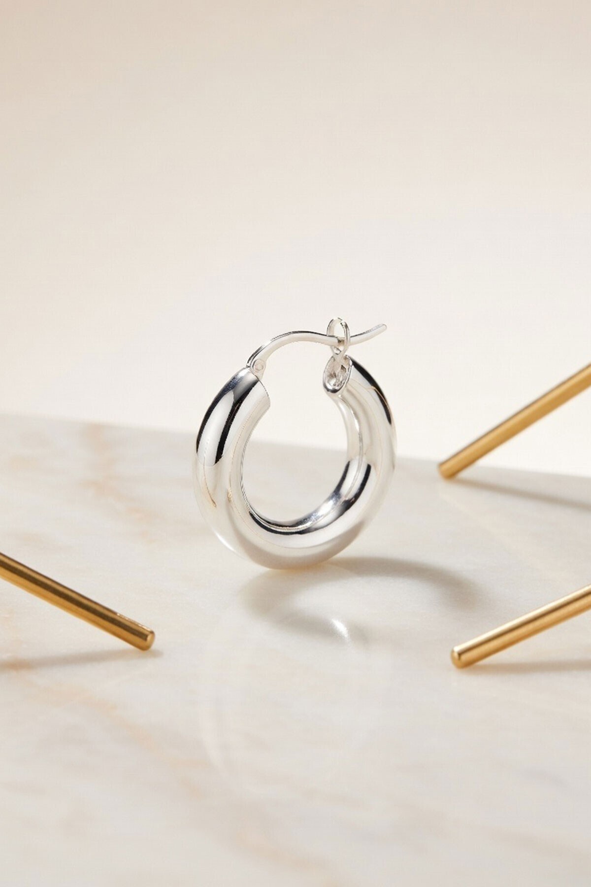 Silver Oval Kenarlı Mini Halka Küpe