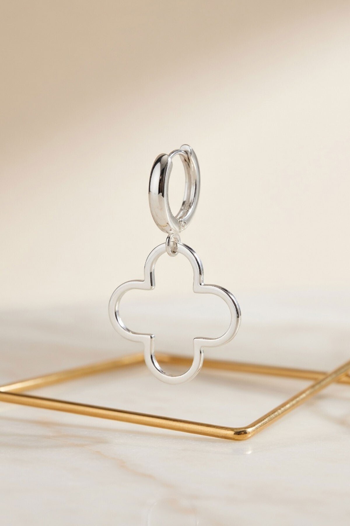 Silver Yonca Desenli Dokulu Mini Küpe