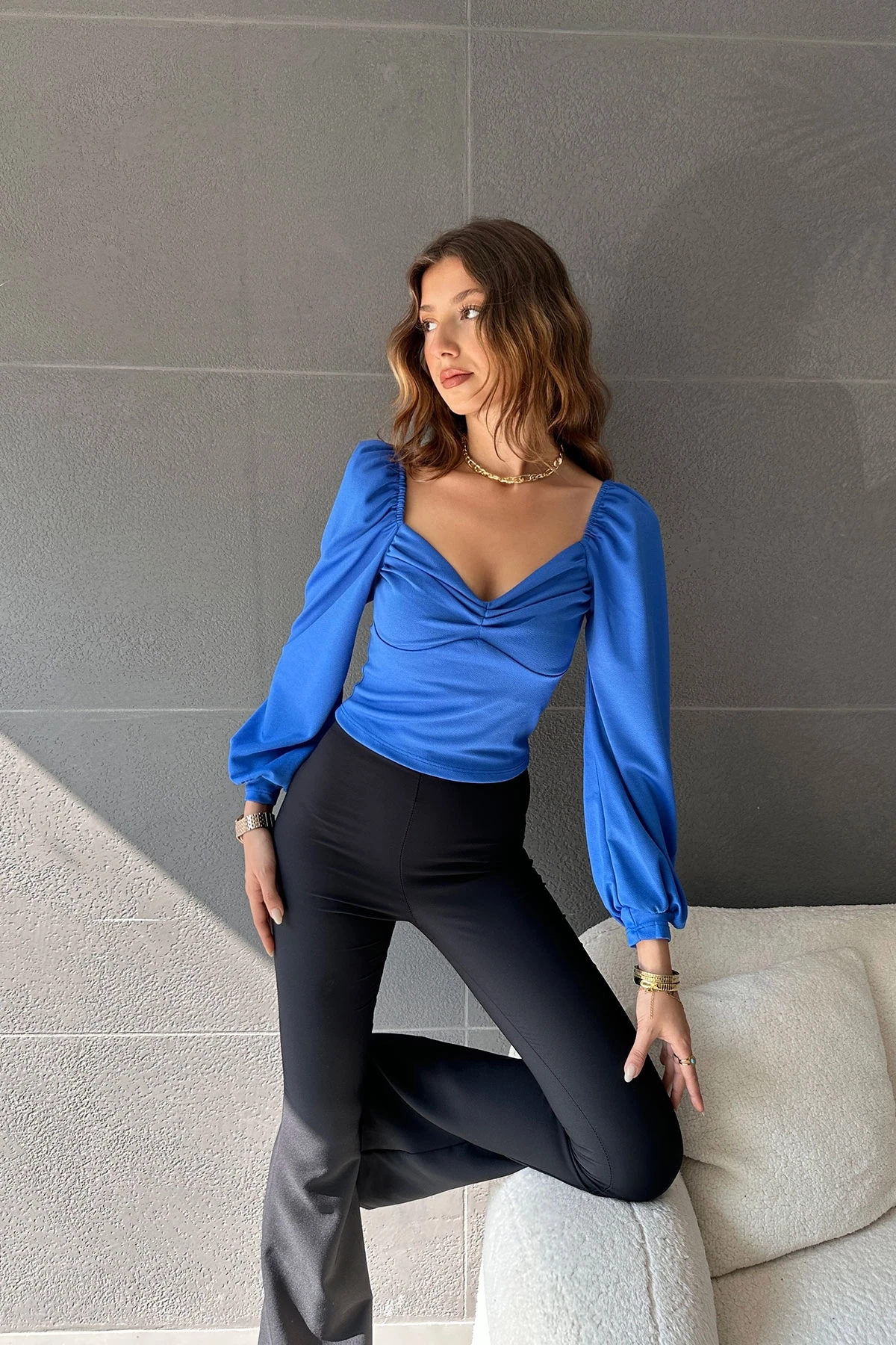 Saks Kare Yaka Büzgü Detaylı Bluz