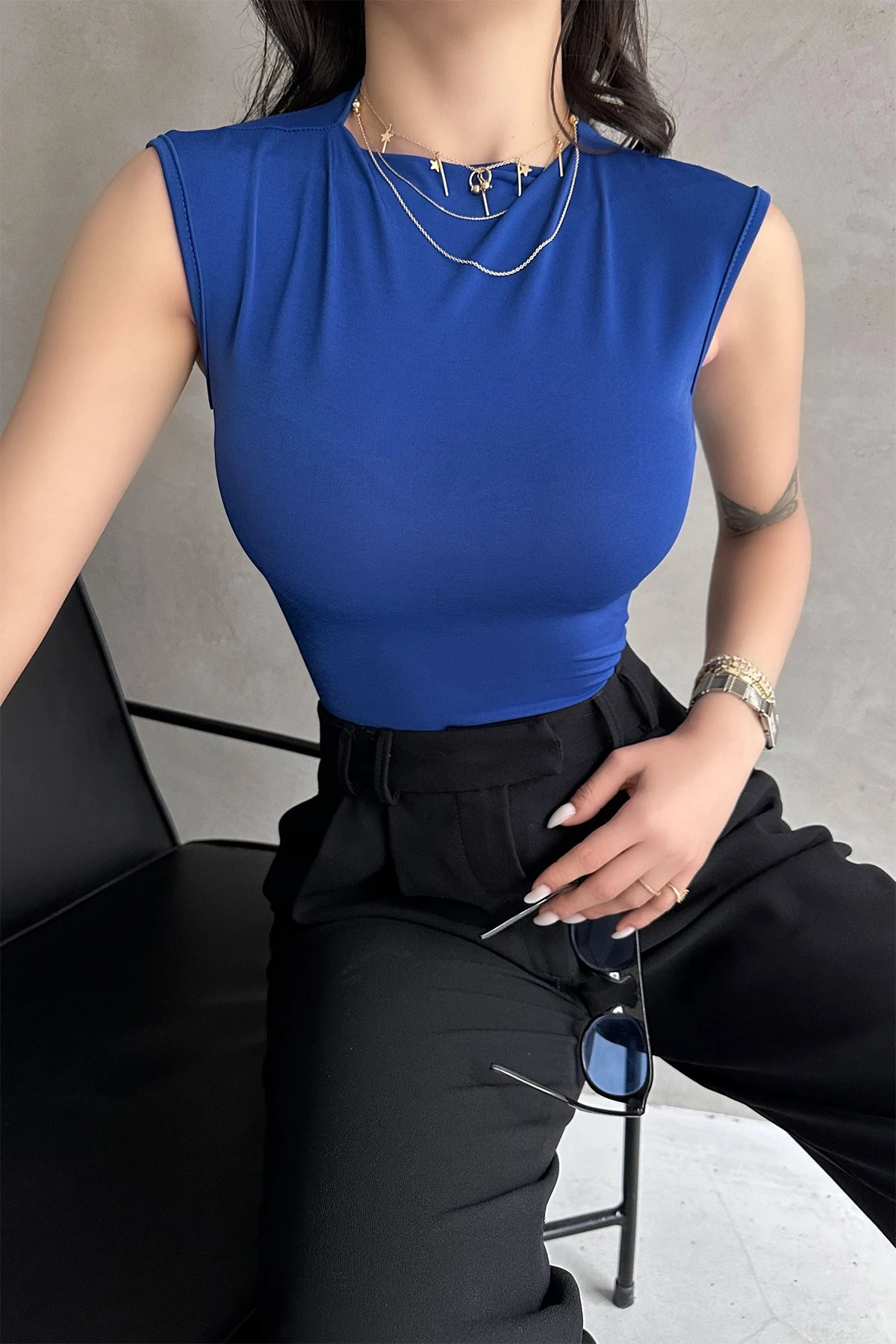 Saks Sırt Dekolteli Buzzy Bluz