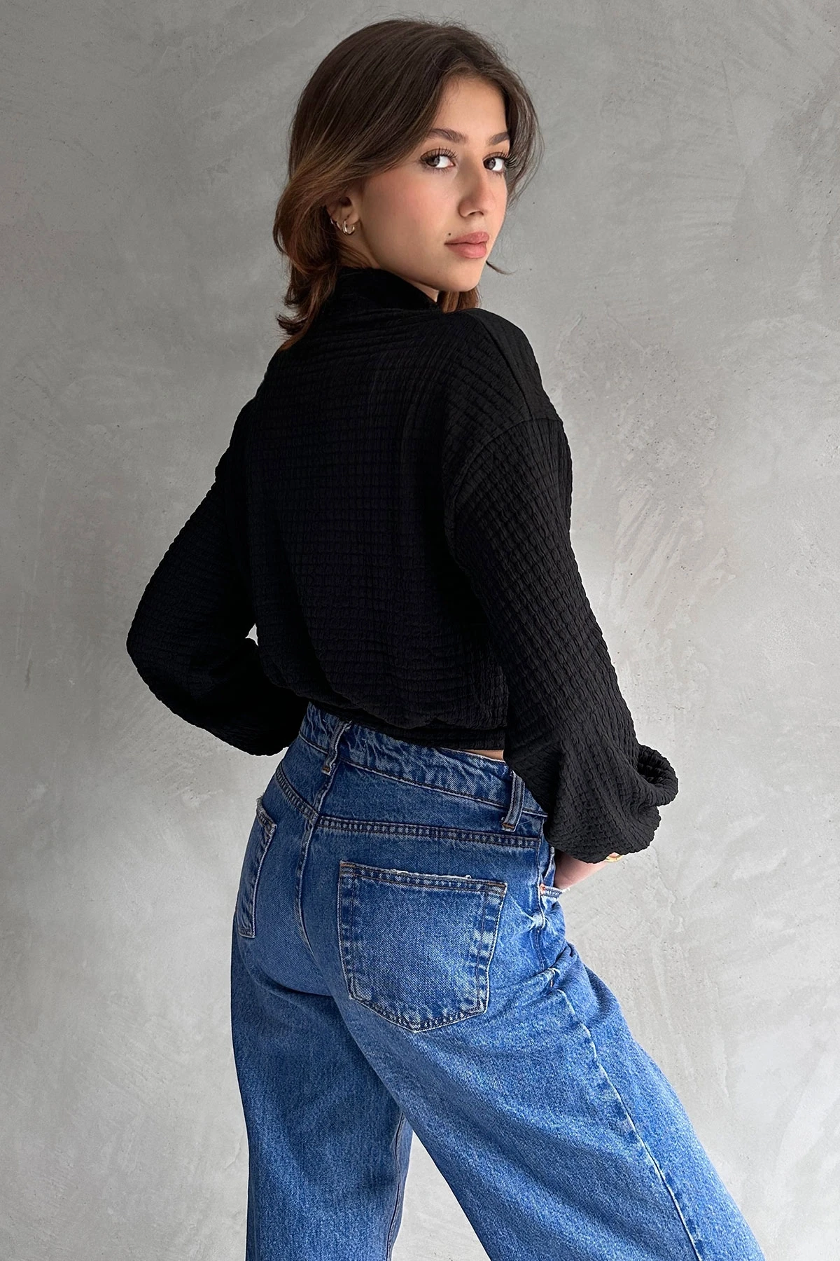 Siyah Balıkçı Yaka Dokulu Crop Bluz