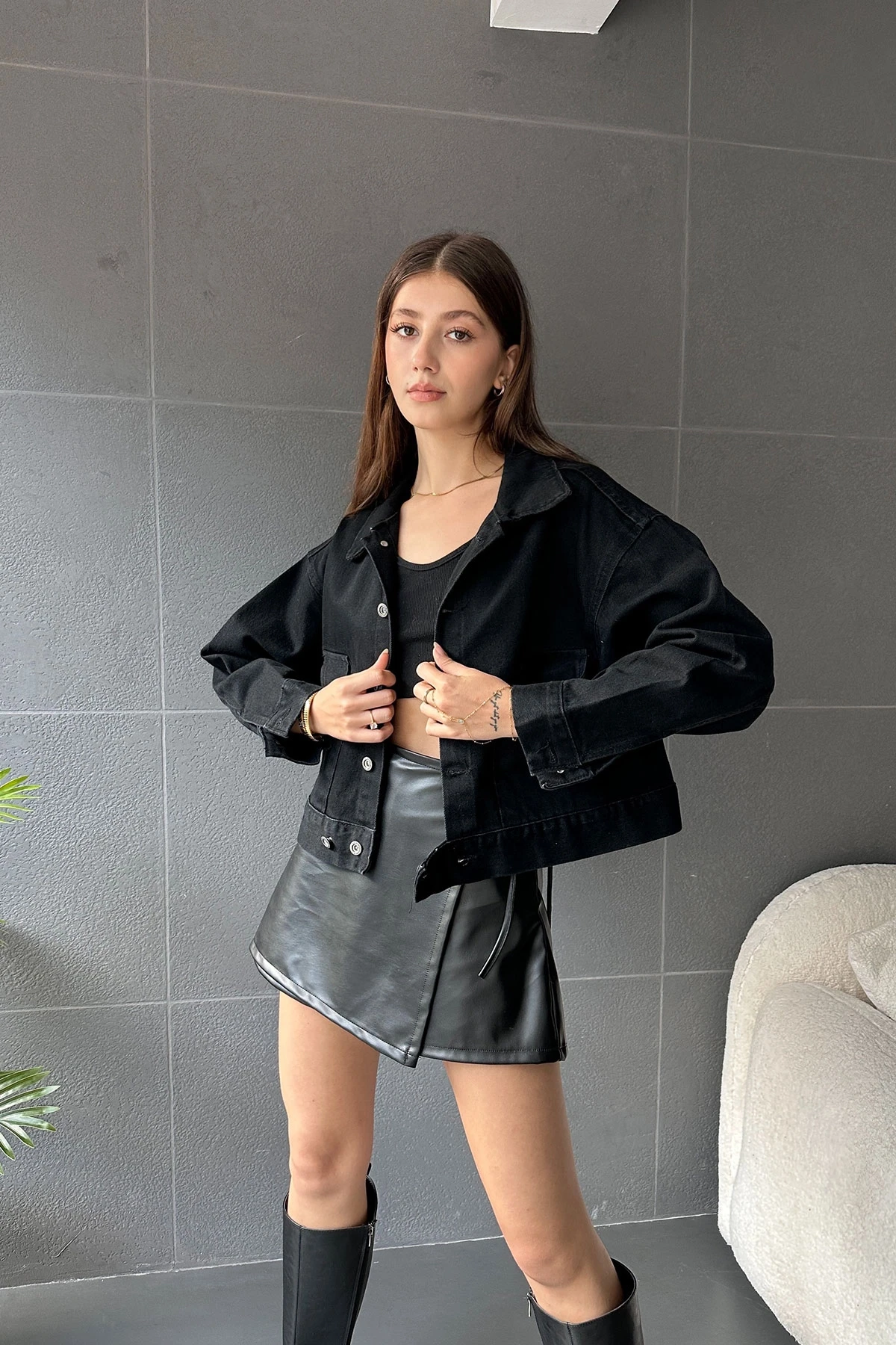 Siyah Çift Cep Beli Düğme Detaylı Denim Ceket