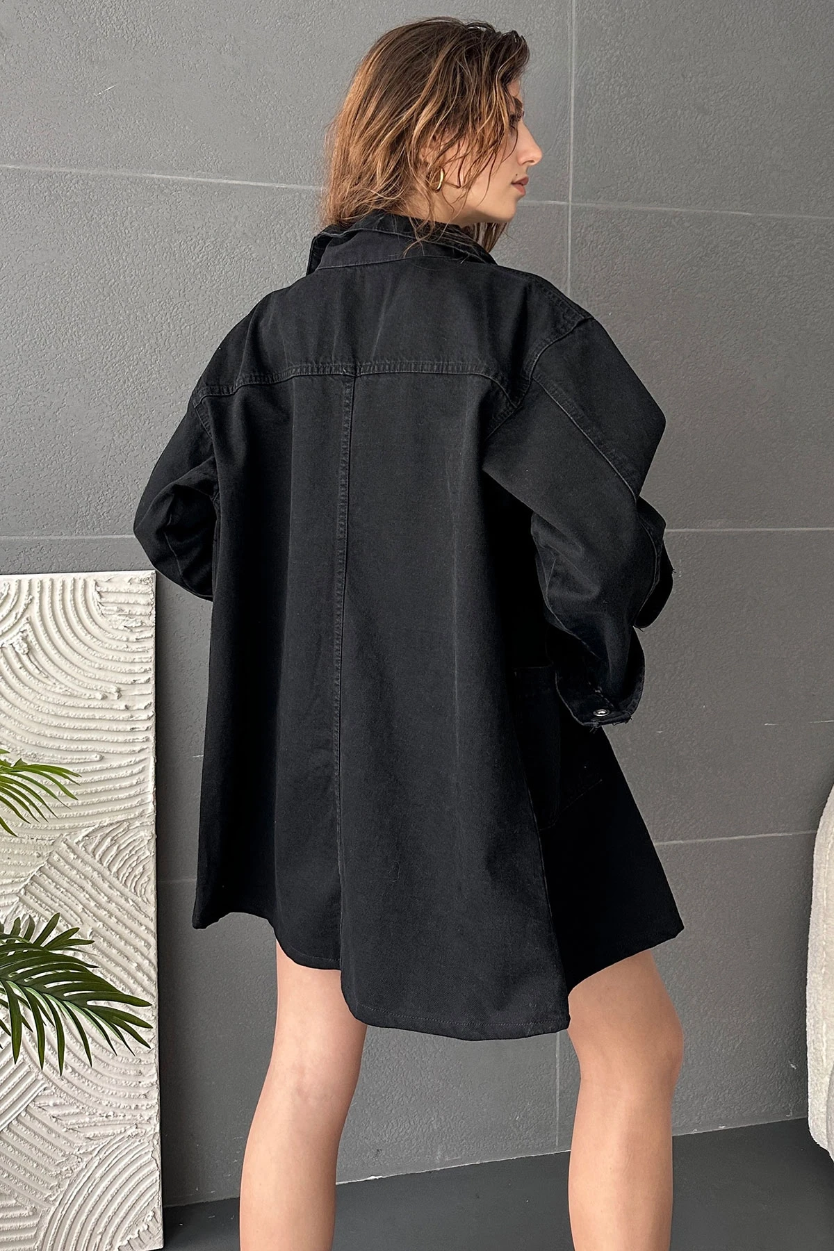 Siyah Düğmeli Çift Cep Oversize Denim Gömlek Ceket