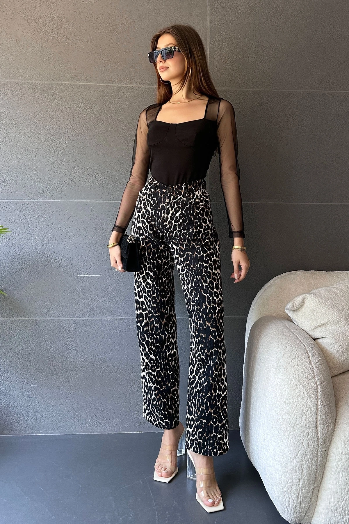 Siyah Kare Yaka Tül Detaylı Bluz