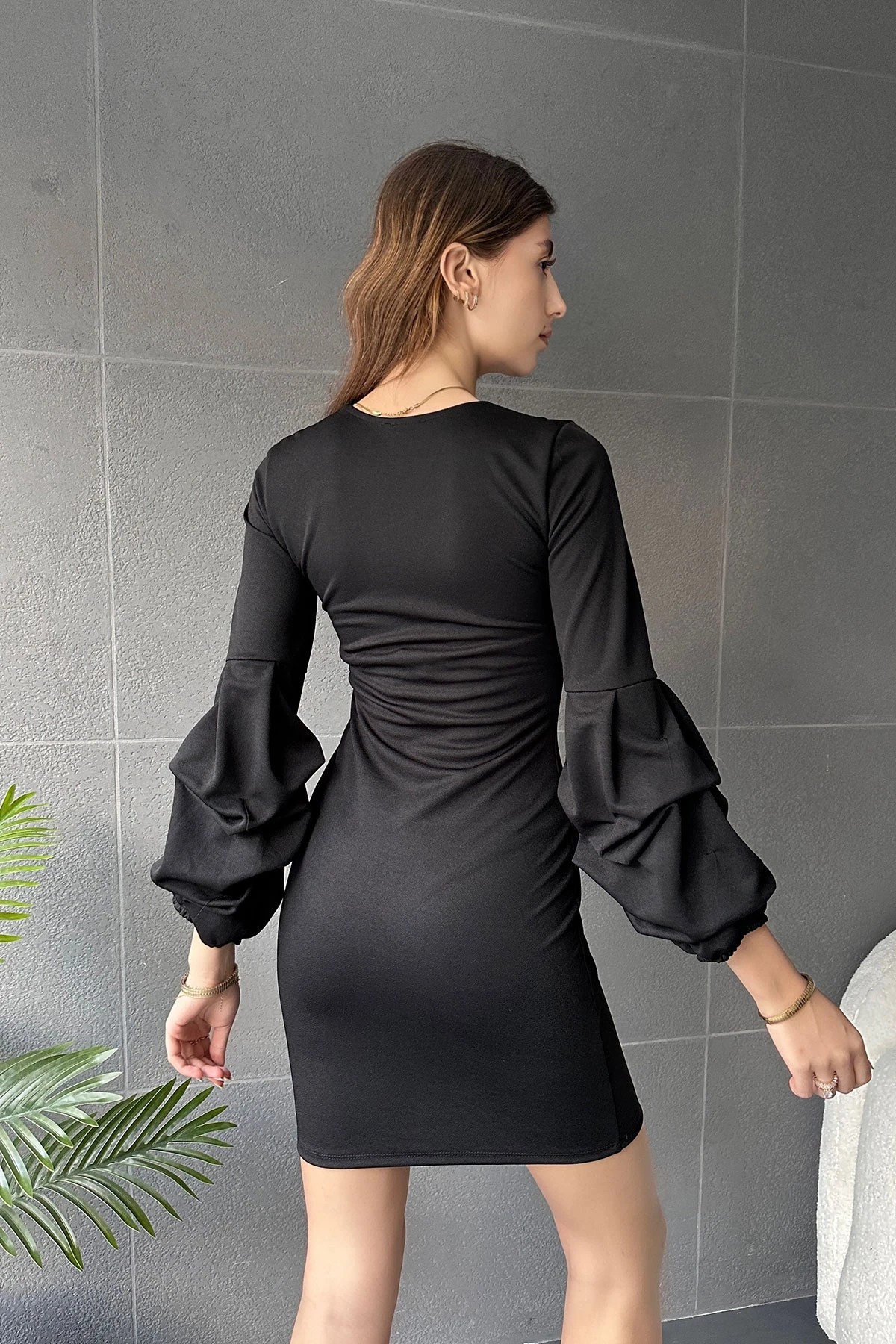Siyah Kruvaze Yaka Balon Kol Elbise