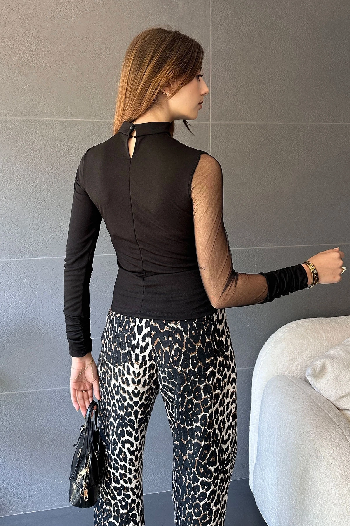 Siyah Yarım Balıkçı Tül Detaylı Bluz