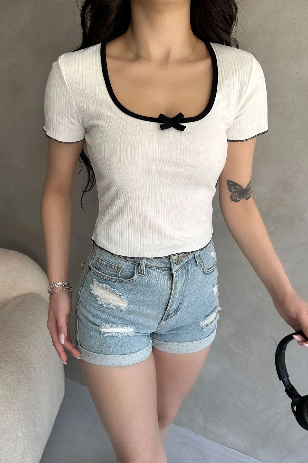 Beyaz Havuz Yaka Biye Detaylı Crop Bluz