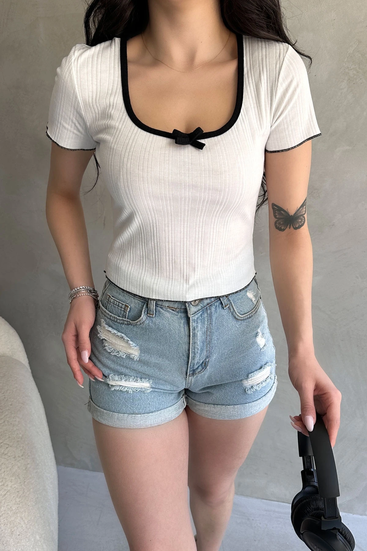 Beyaz Havuz Yaka Biye Detaylı Crop Bluz