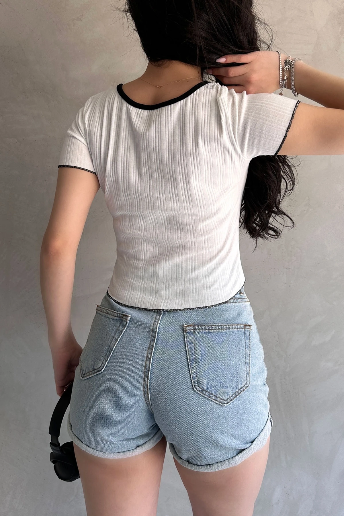 Beyaz Havuz Yaka Biye Detaylı Crop Bluz