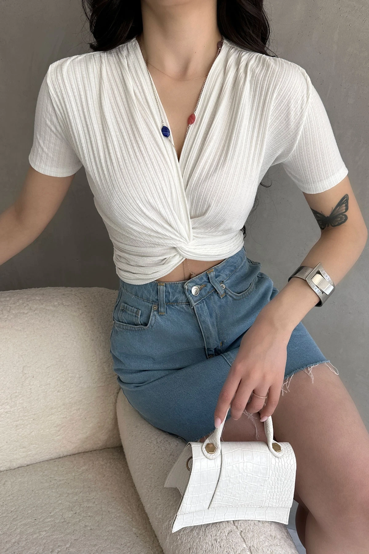 Beyaz Kruvaze Yaka Crop Bluz