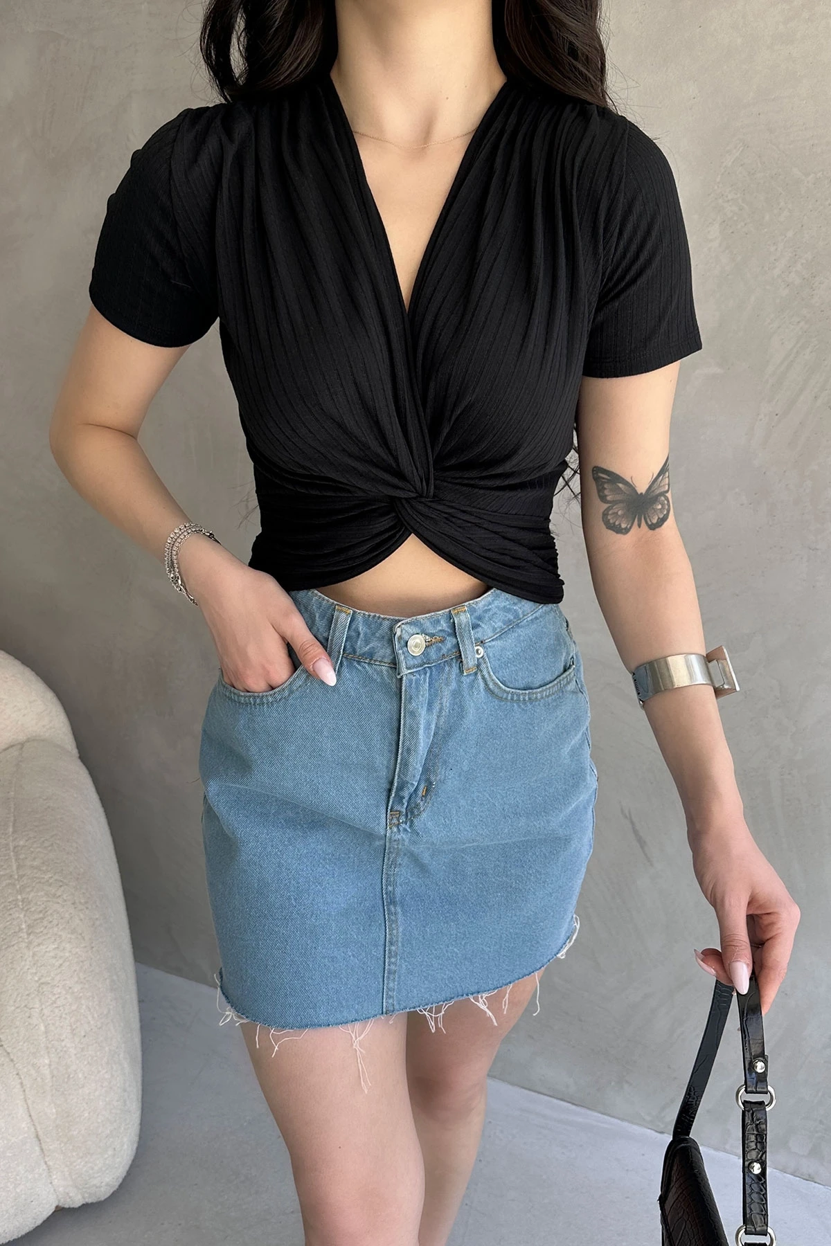 Siyah Kruvaze Yaka Crop Bluz