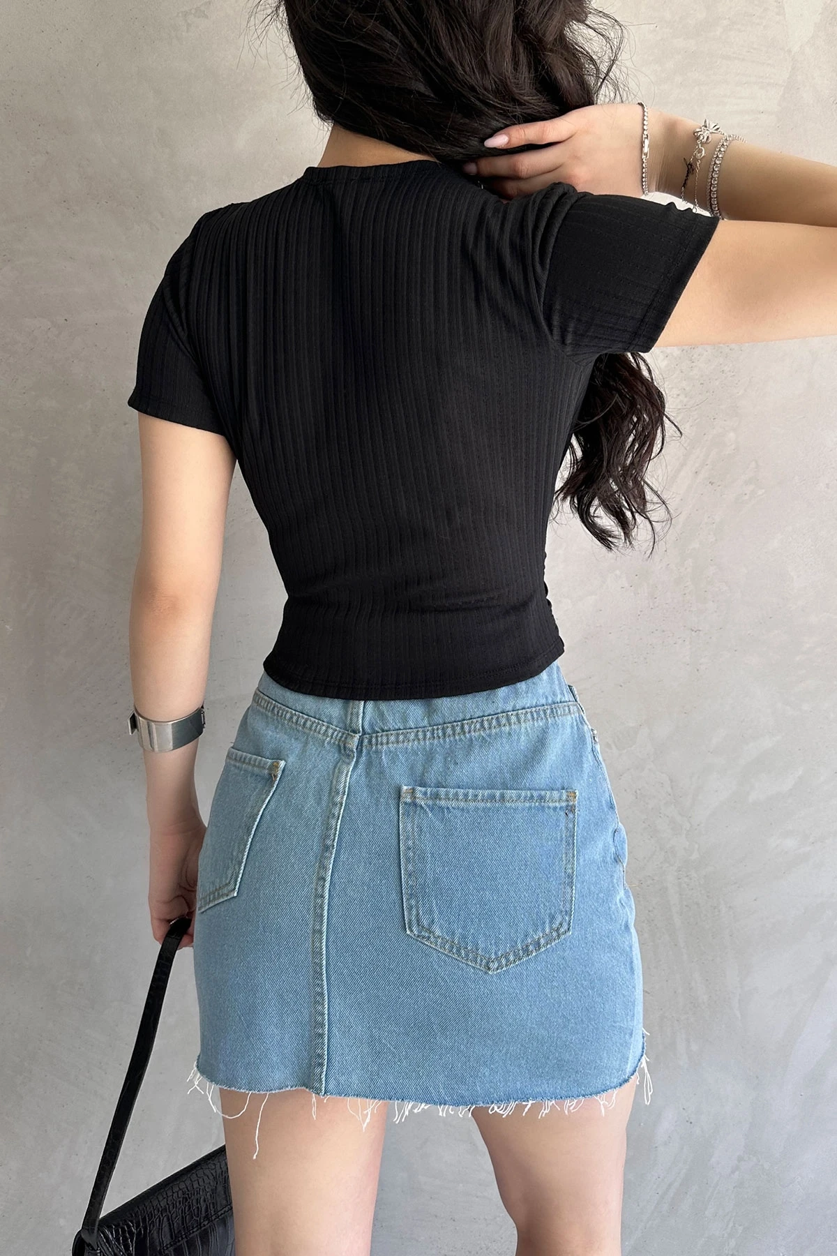 Siyah Kruvaze Yaka Crop Bluz