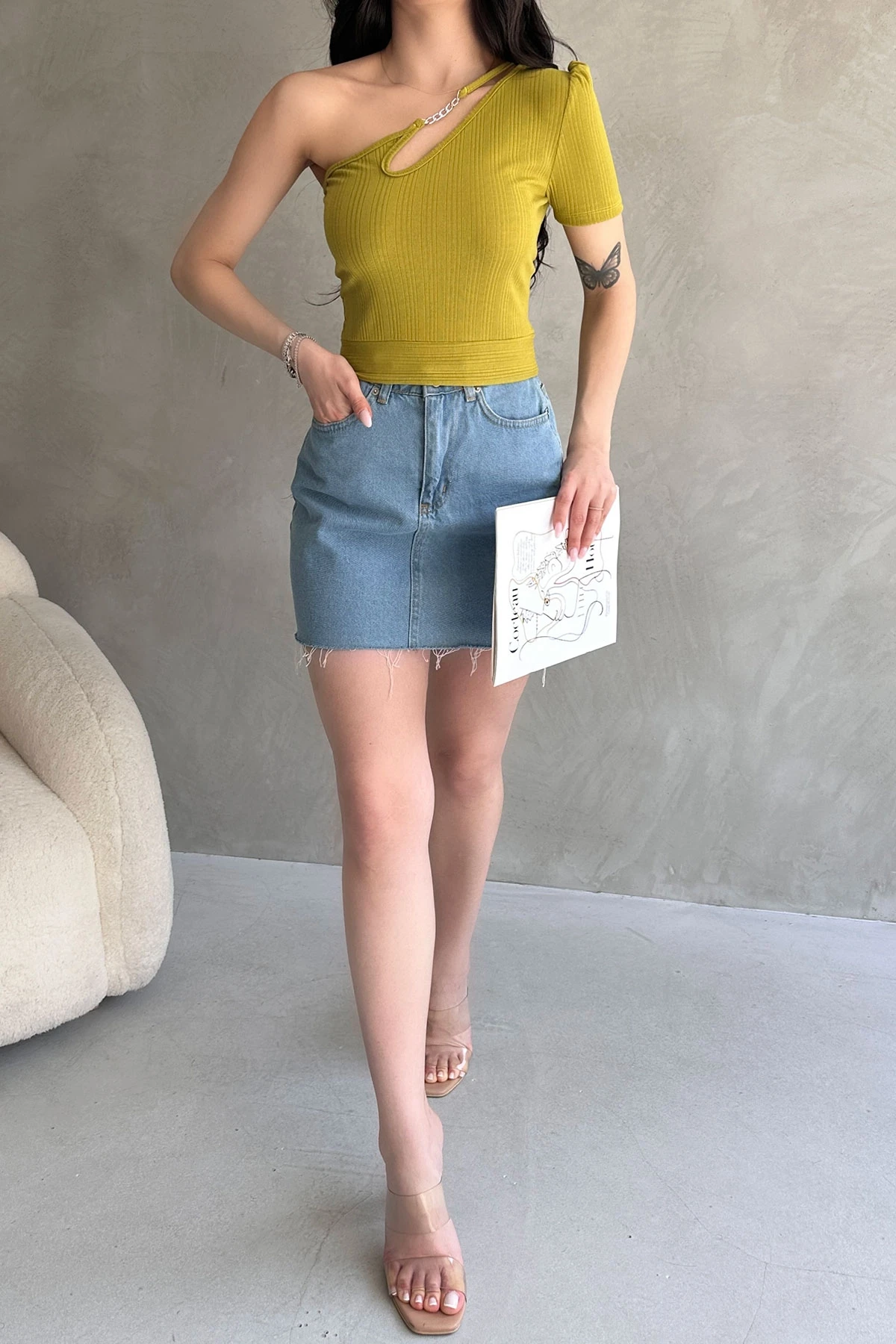 Yağ Yeşili Tek Omuz Zincir Detaylı Crop Bluz